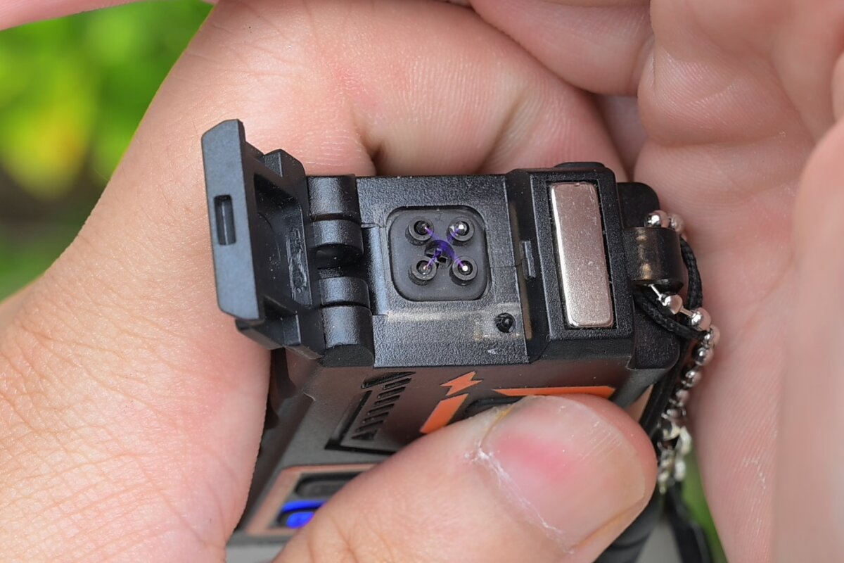 Magnetic dual-lamp torch doubles as an X-arc survival lighter