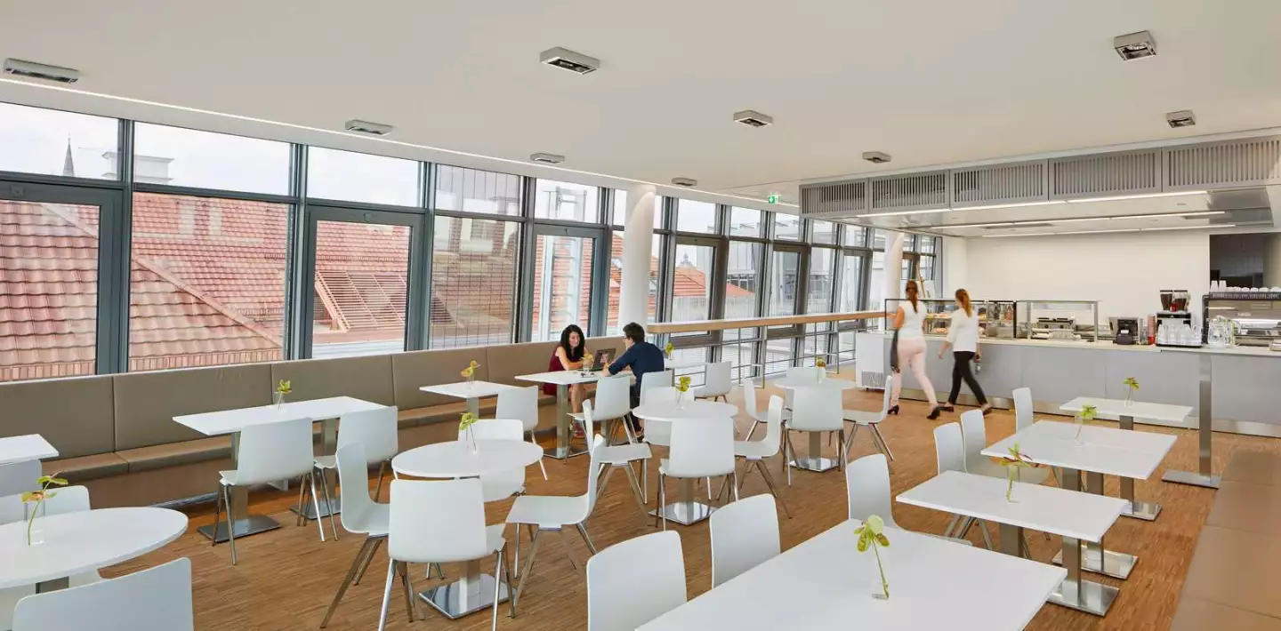 On the ground floor there are green inner courtyards, a café, a restaurant and a fountain