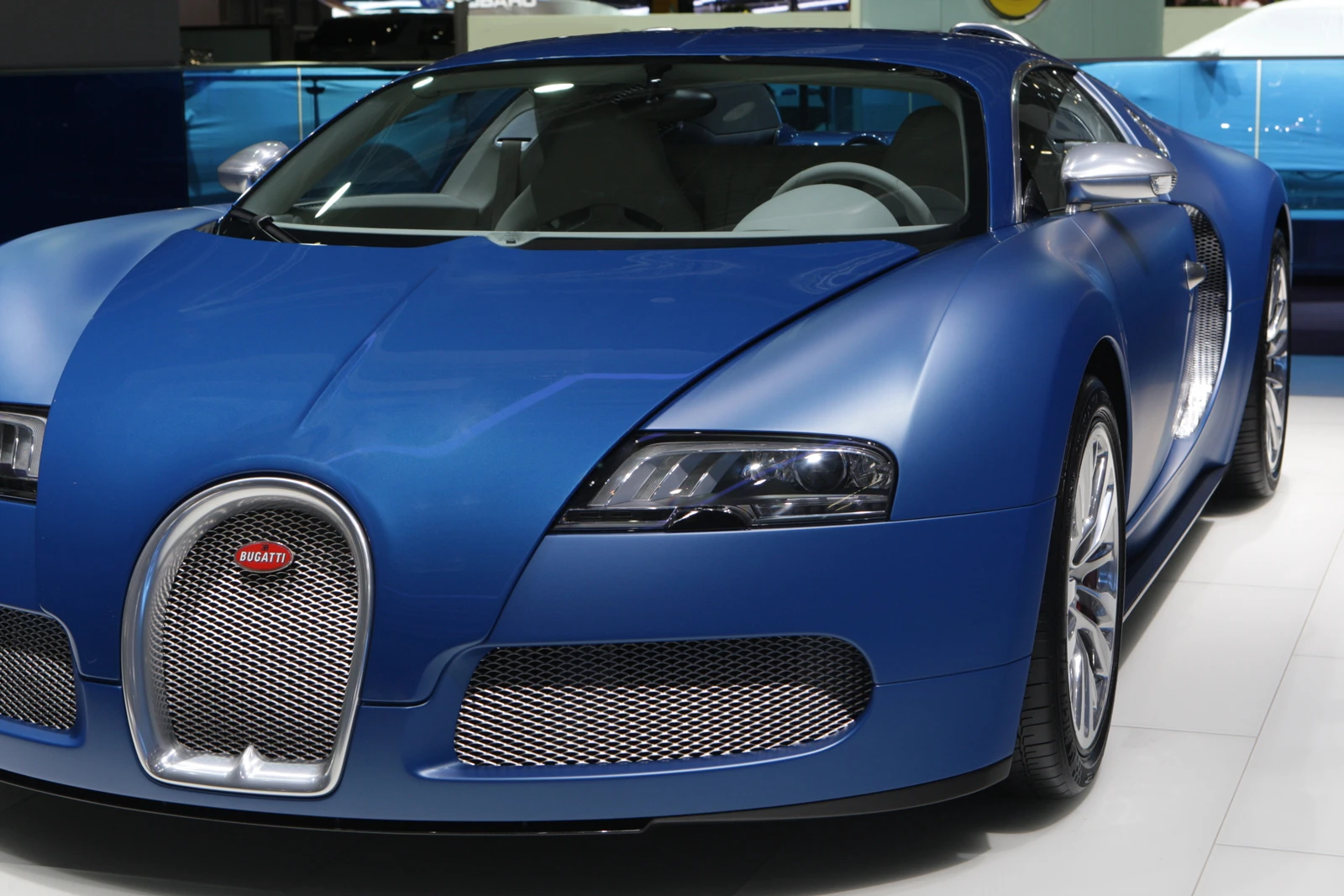 T Veyron “Bleu Centenaire” one-off anniversary model was presented at the 2009 Geneva Auto Show