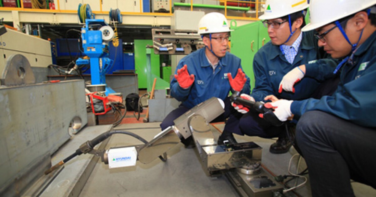 Hyundai develops small welding robot to tackle big jobs