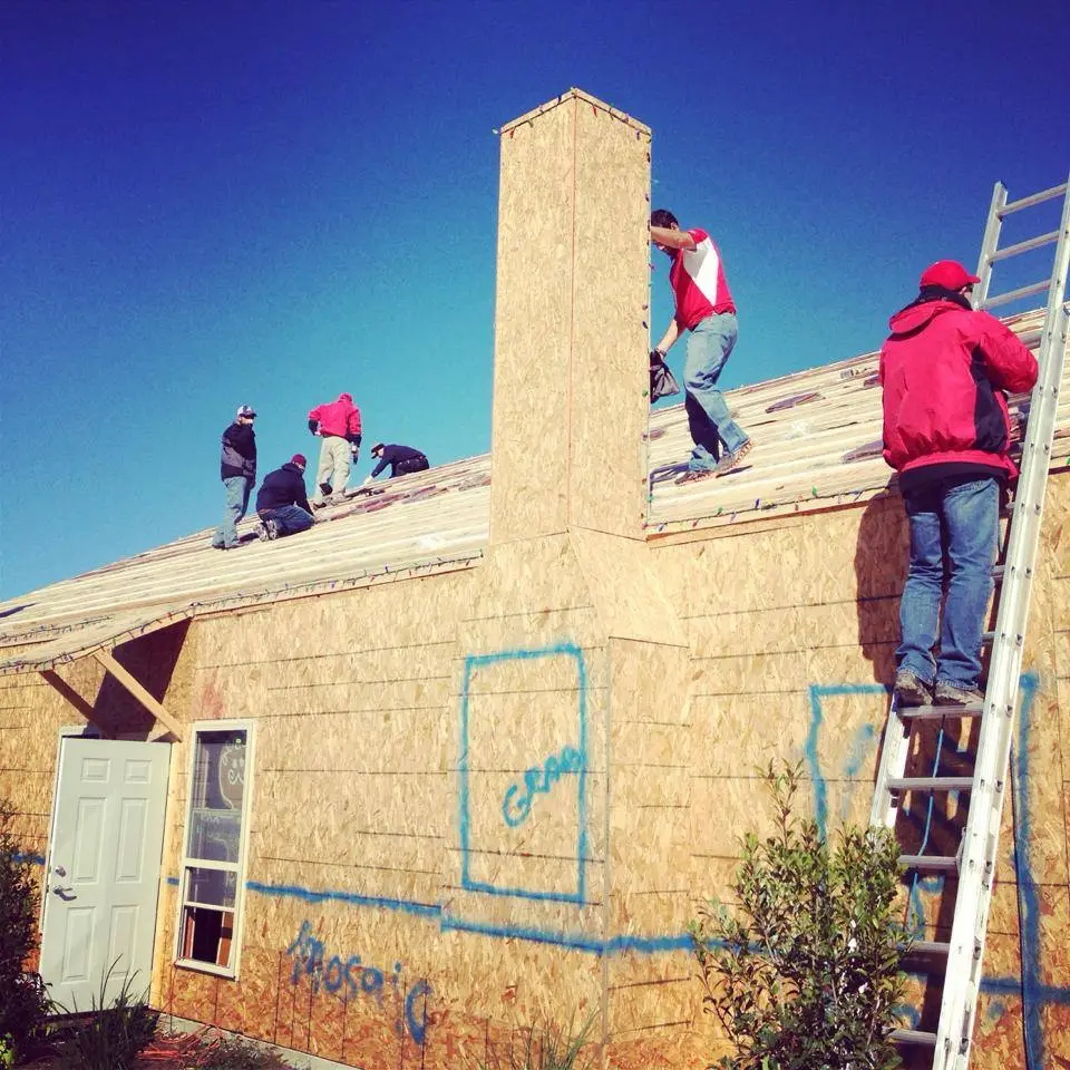 Building of the world's largest gingerbread house