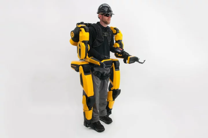 Sarcos' full-body exoskeleton promises to make users twenty times stronger