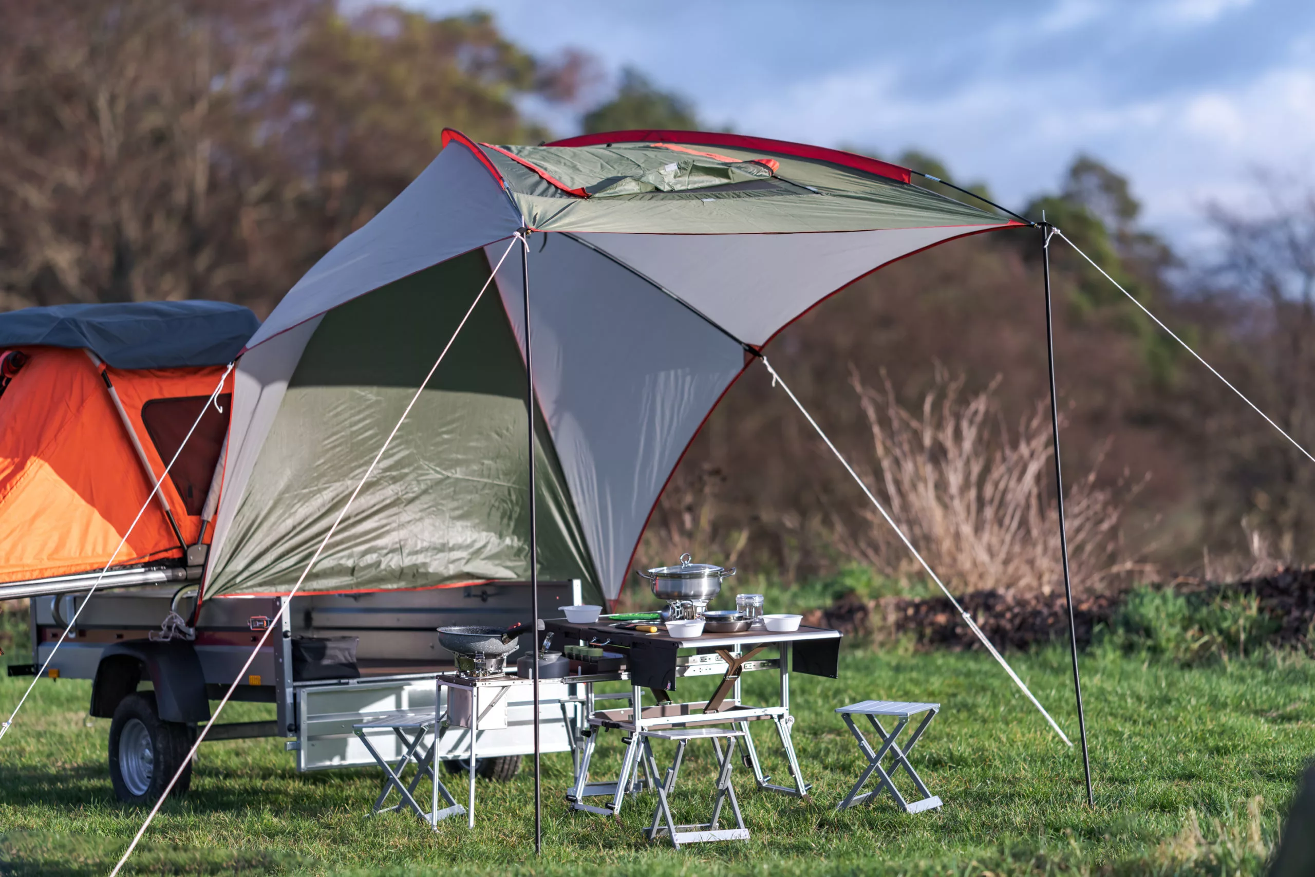 The Elektro Frosch camper models come standard with a sun shade