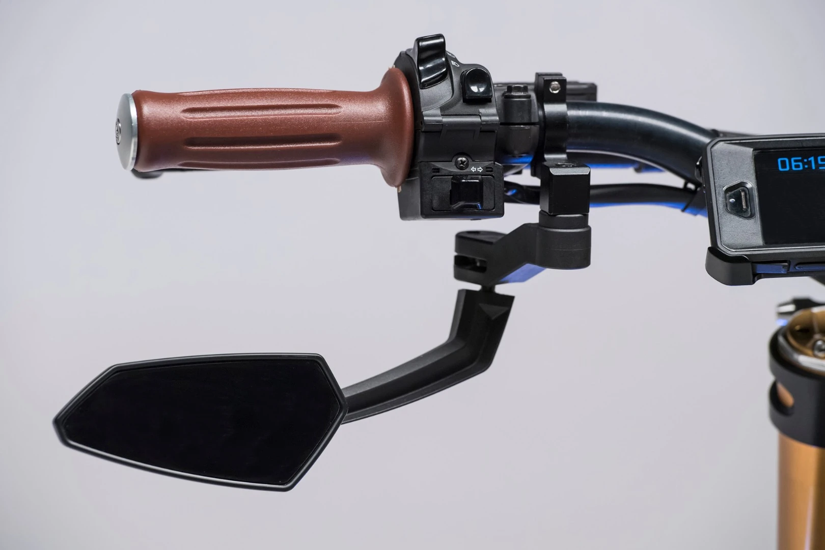 Aero E-Racer: left handgrip and switchgear