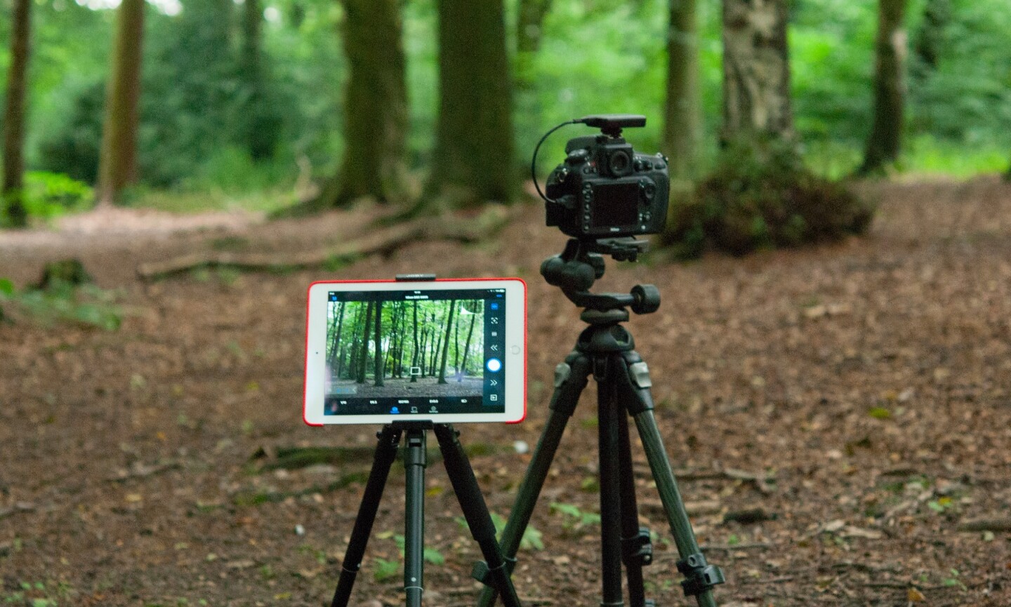 The Case Remote Air from Cheering Tech lets users of older Canon and Nikon DSLRs join in the wireless shooting fun