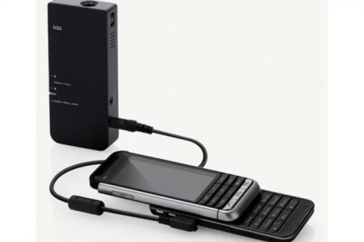 The pico projector is compatible with the iida G9 cell phone