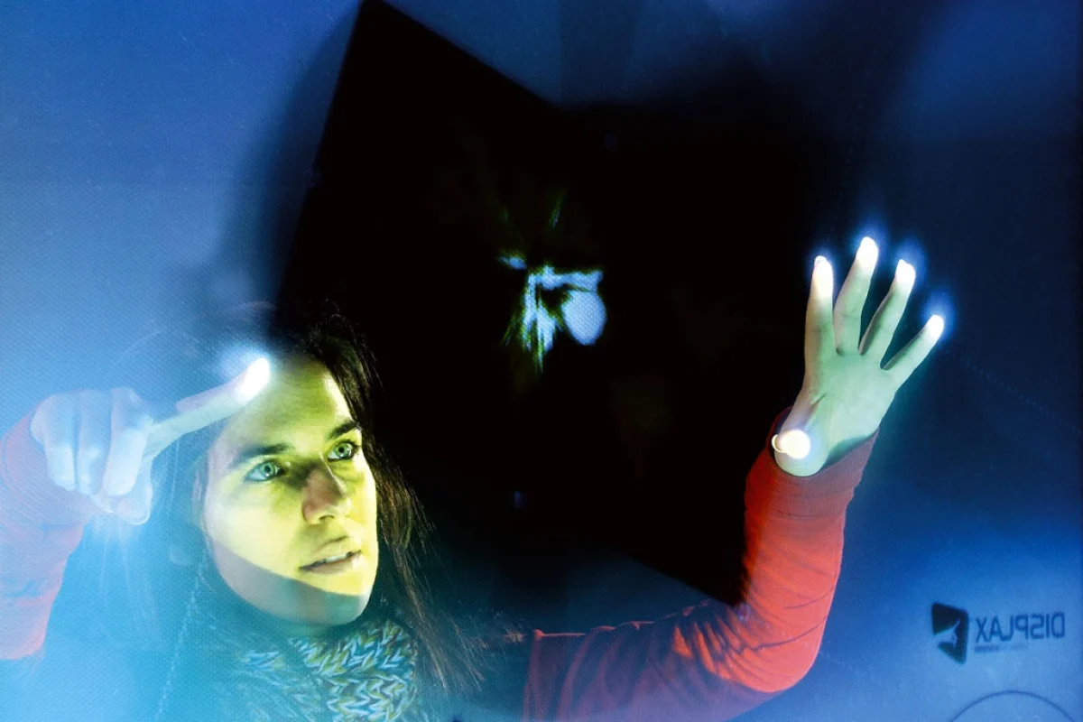 A 50-inch display is able to detect up to sixteen fingers simultaneously