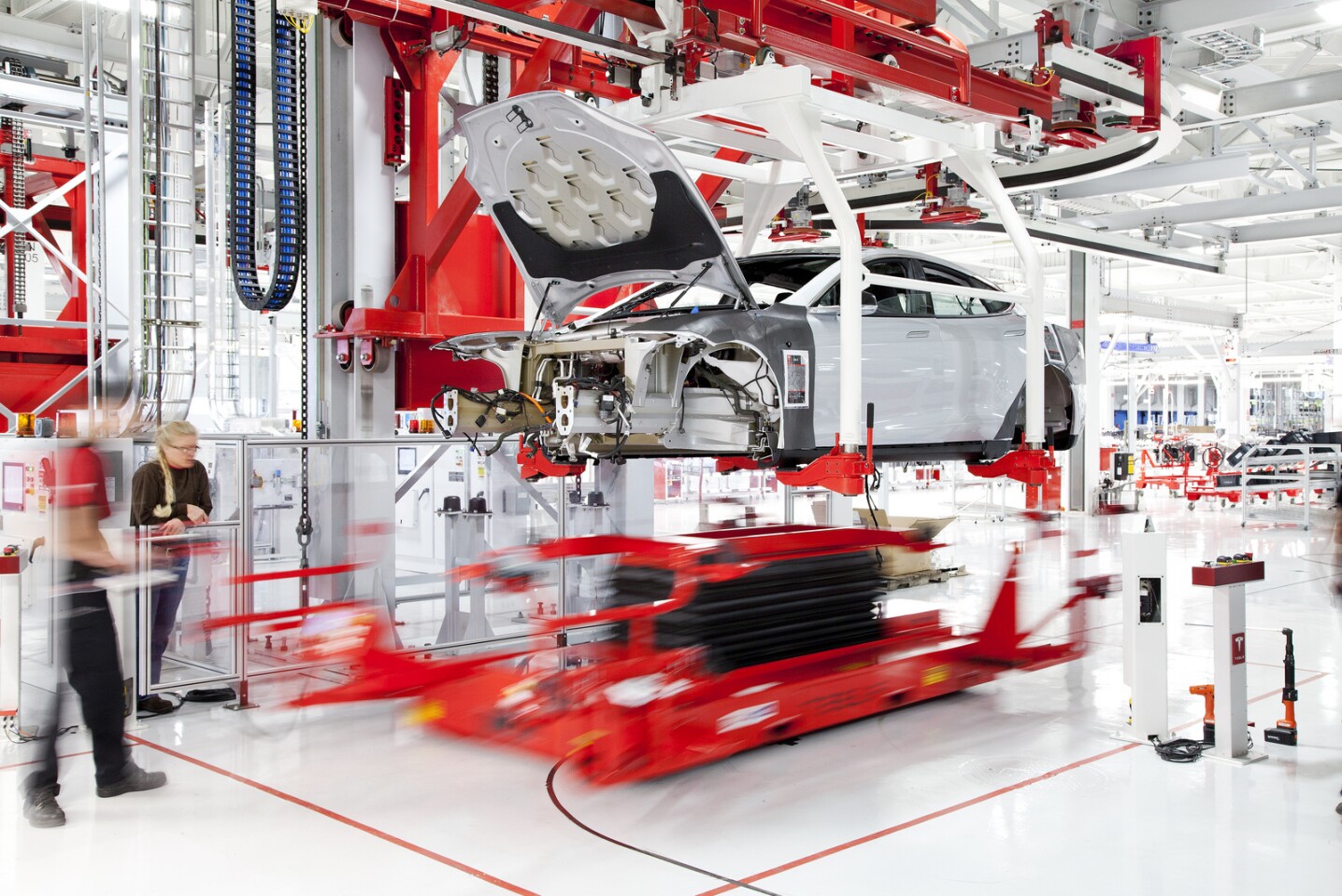 Tesla shows off 90second battery swap system