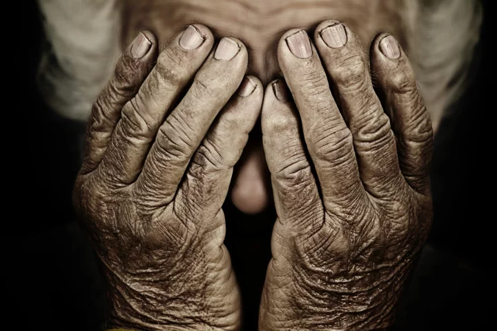 A new study provides the first evidence that restoring mitochondrial DNA can reverse age-associated symptoms such as skin wrinkles and hair loss