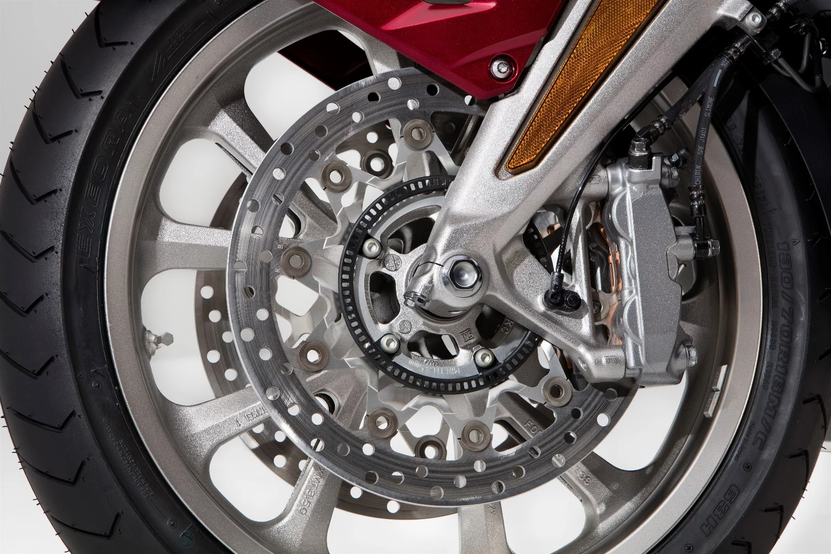 Six-piston radial calipers on 320-mm disc brakes for the 2018 Honda GL 1800 Goldwing