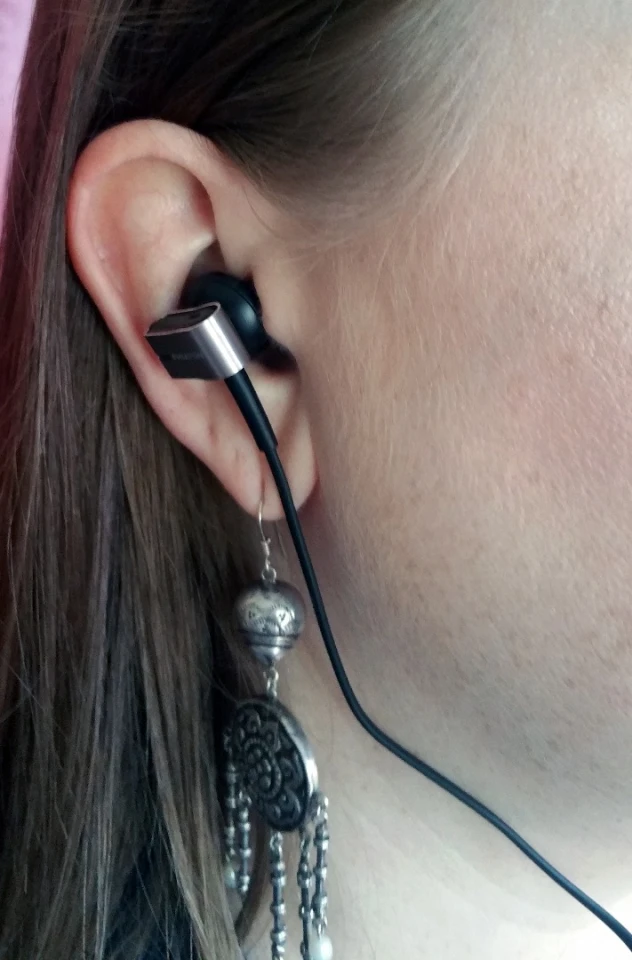 Although it may not appear so, the Phiaton PS 202 NC is well-balanced and rests comfortably in ears