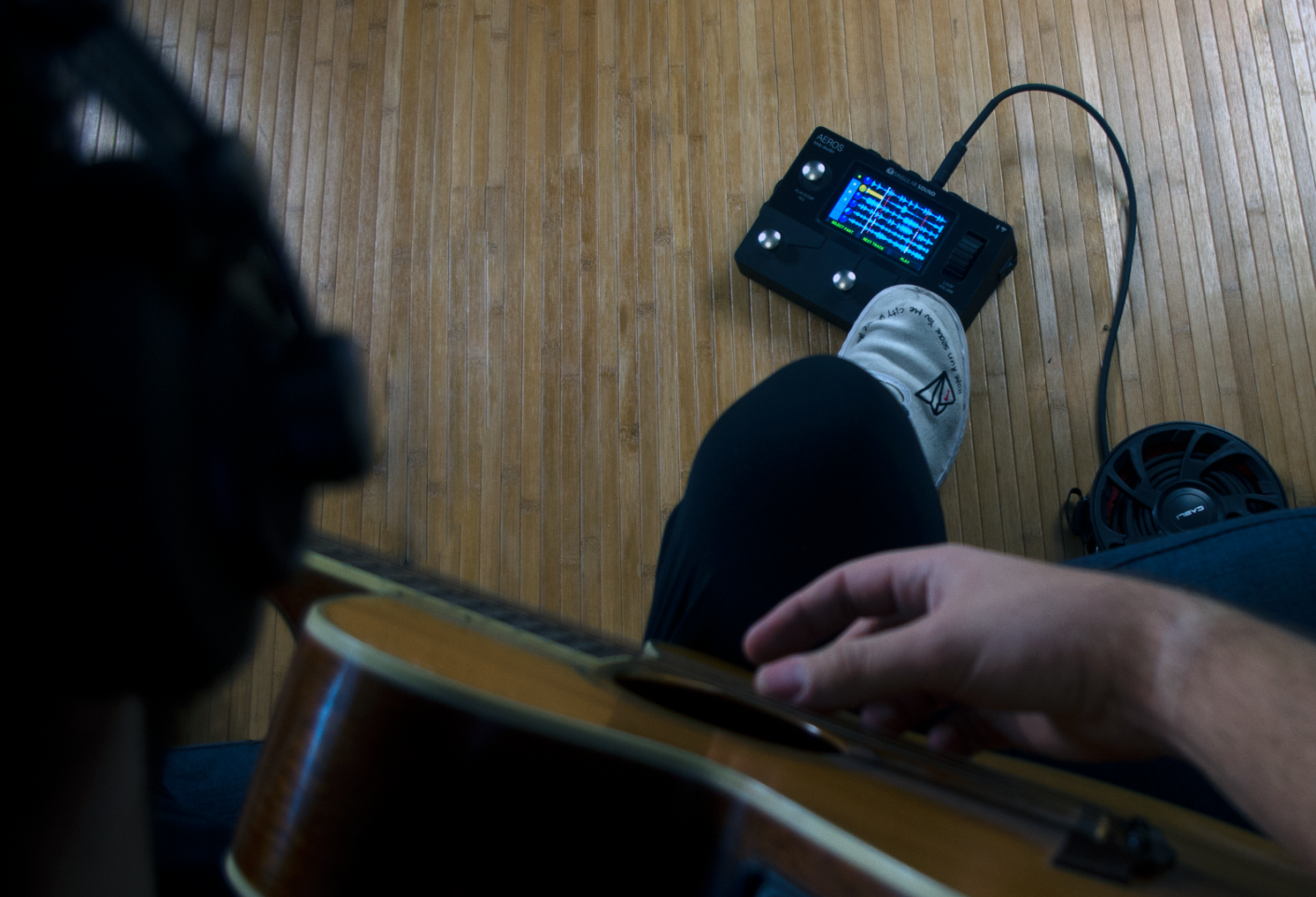 The four footswitches up top are joined by a scrollwheel that allows for hands-free mixing while performing