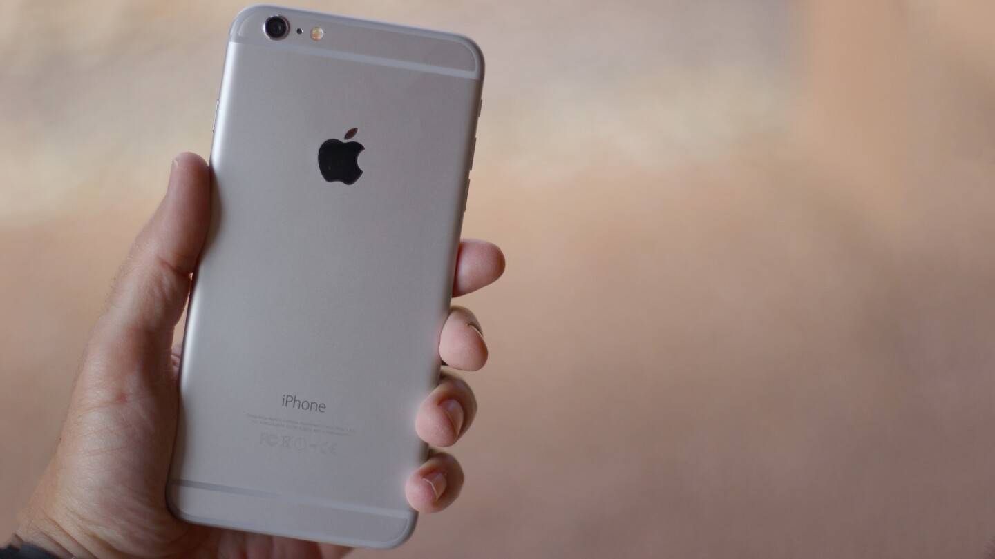 The iPhone 6 Plus has a gorgeous aluminum unibody design (Photo: Will Shanklin/Gizmag.com)