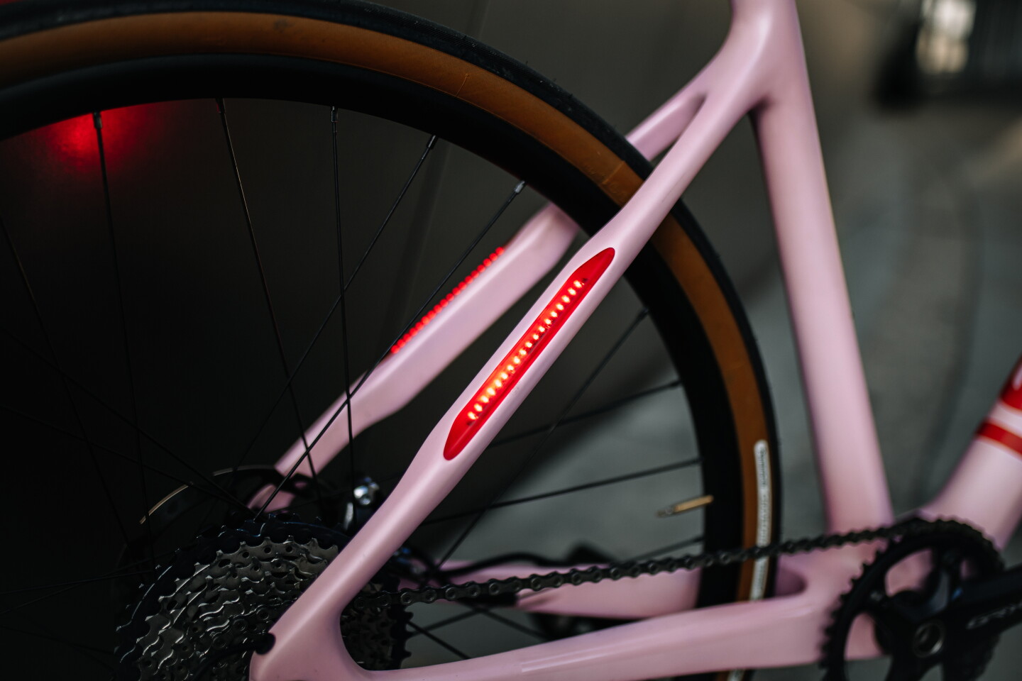 LeMond carbon commuter ebike weighs in at less than 30 pounds