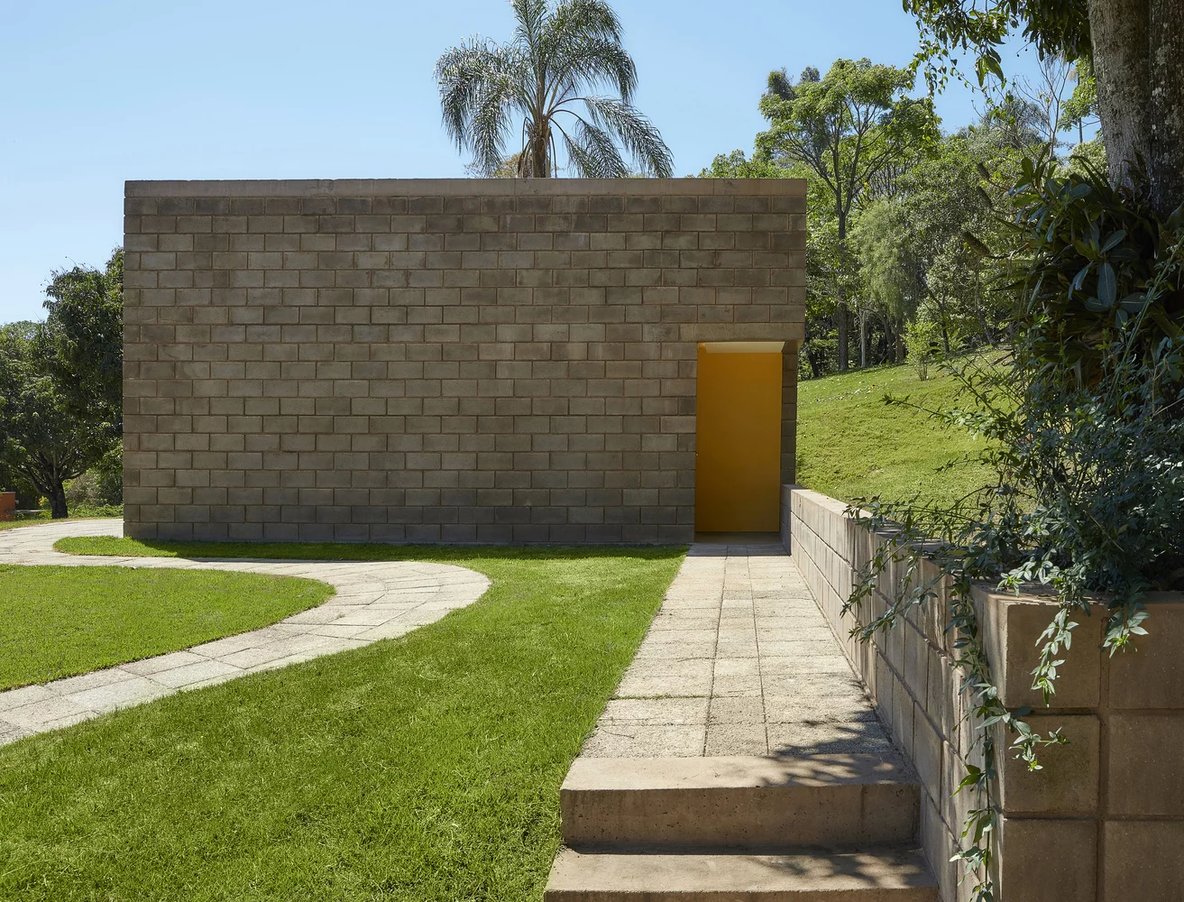 Rear entrance of Sustentable House