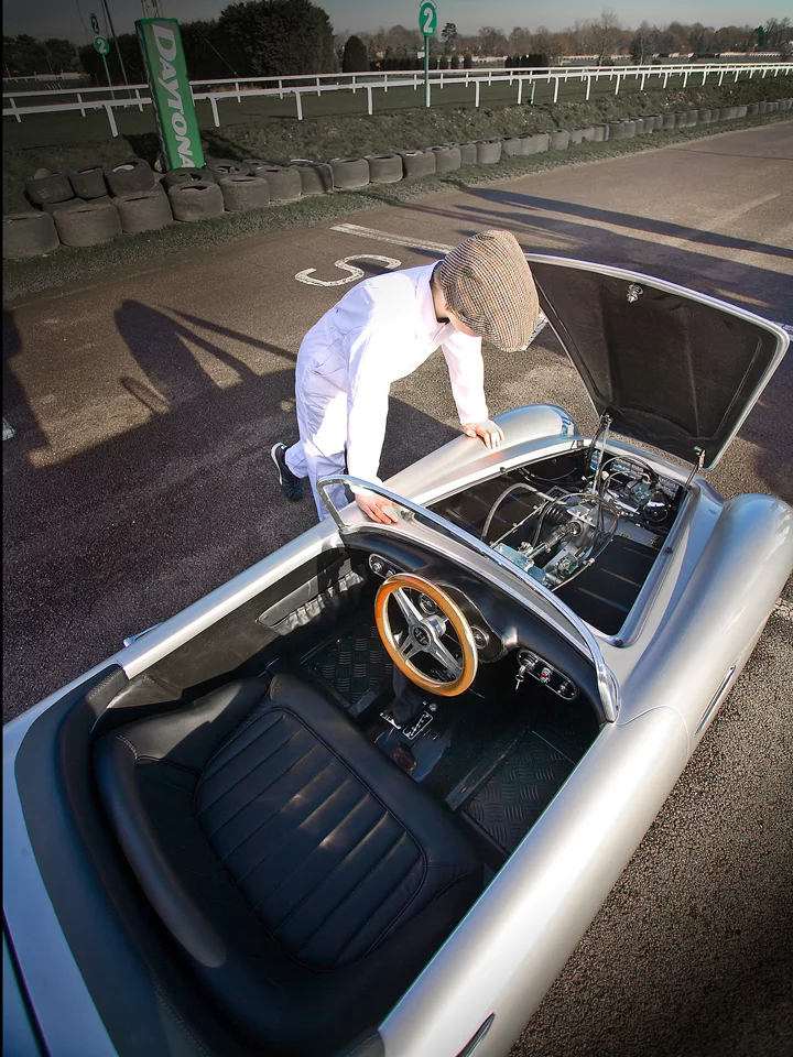 The DB Convertible has a 110 mm petrol engine