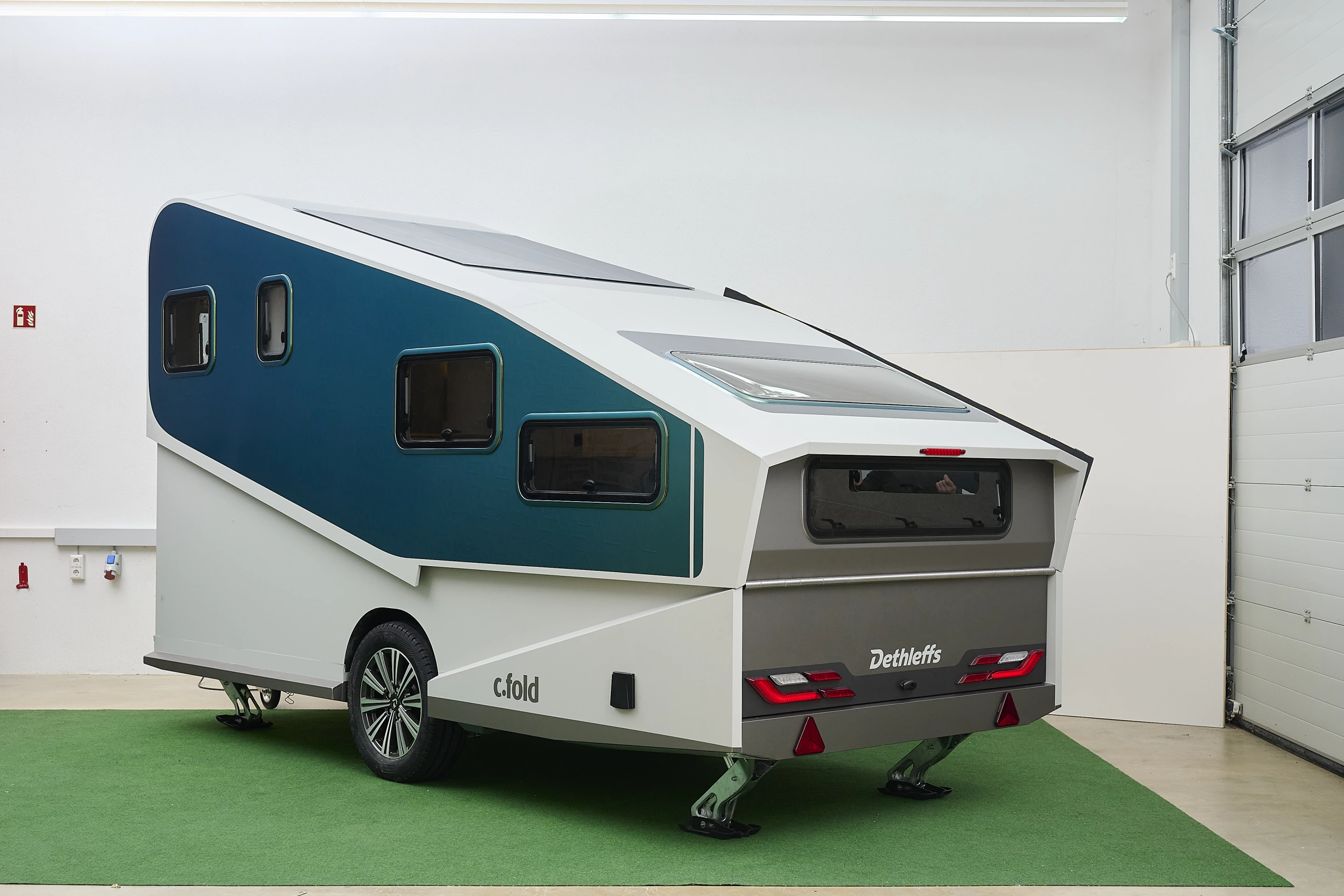 Dethleffs C.Fold electro-lift camping trailer concept