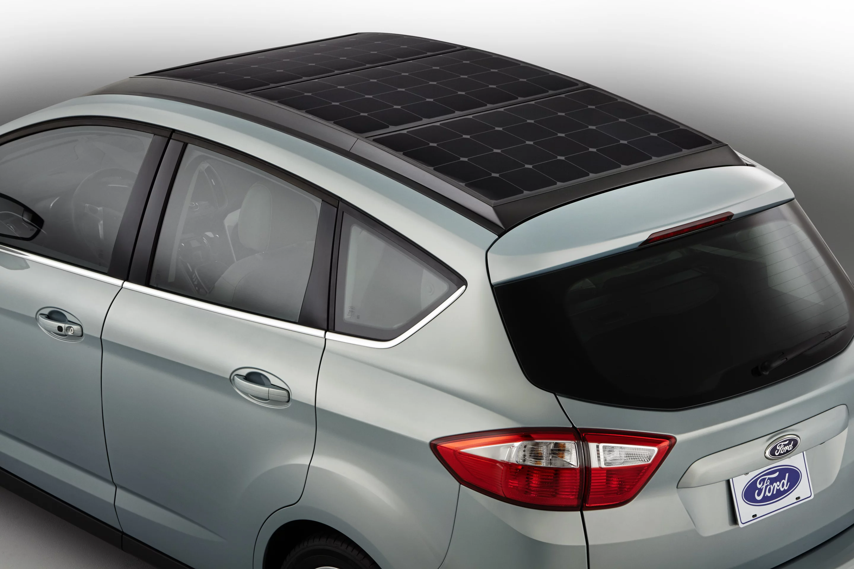 With its sun concentrator, the C-Max Solar Energi Concept can take on the equivalent of a four-hour mains charge in one day