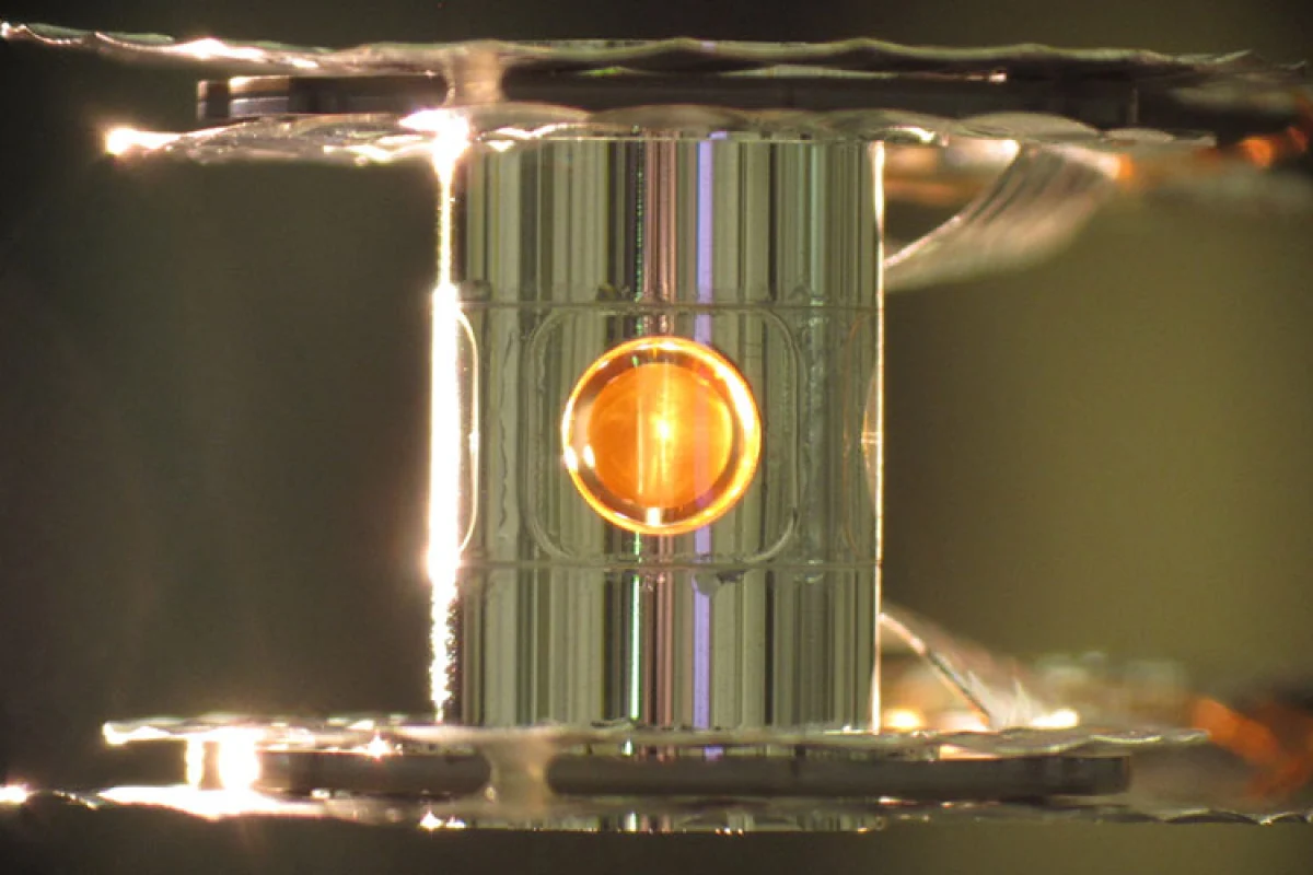 A metallic case called a hohlraum holds the fuel capsule for the NIF experiments (Photo: Eduard Dewald/LLNL)