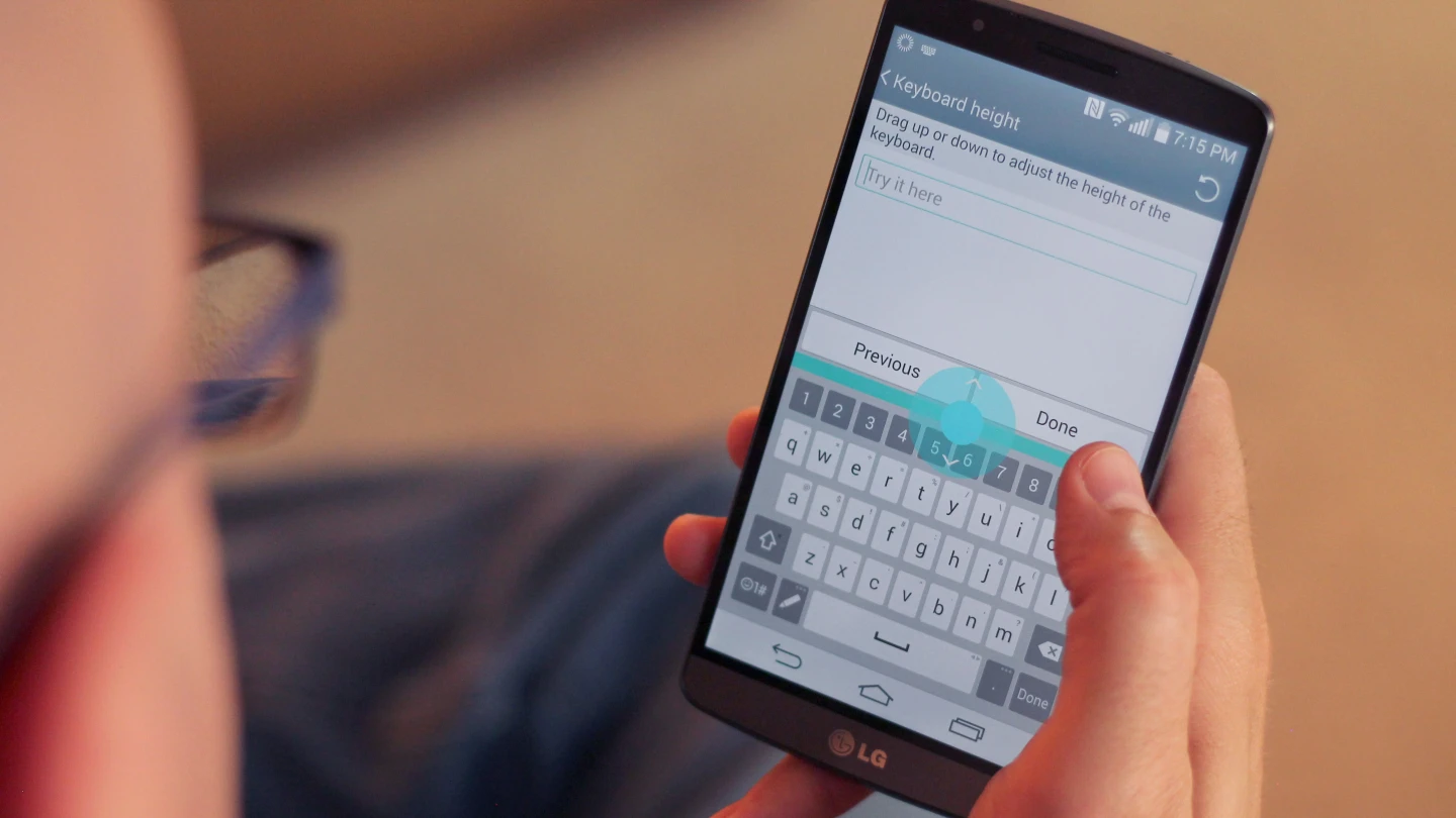 You can adjust the height of LG's stock keyboard (Photo: Will Shanklin/Gizmag.com)