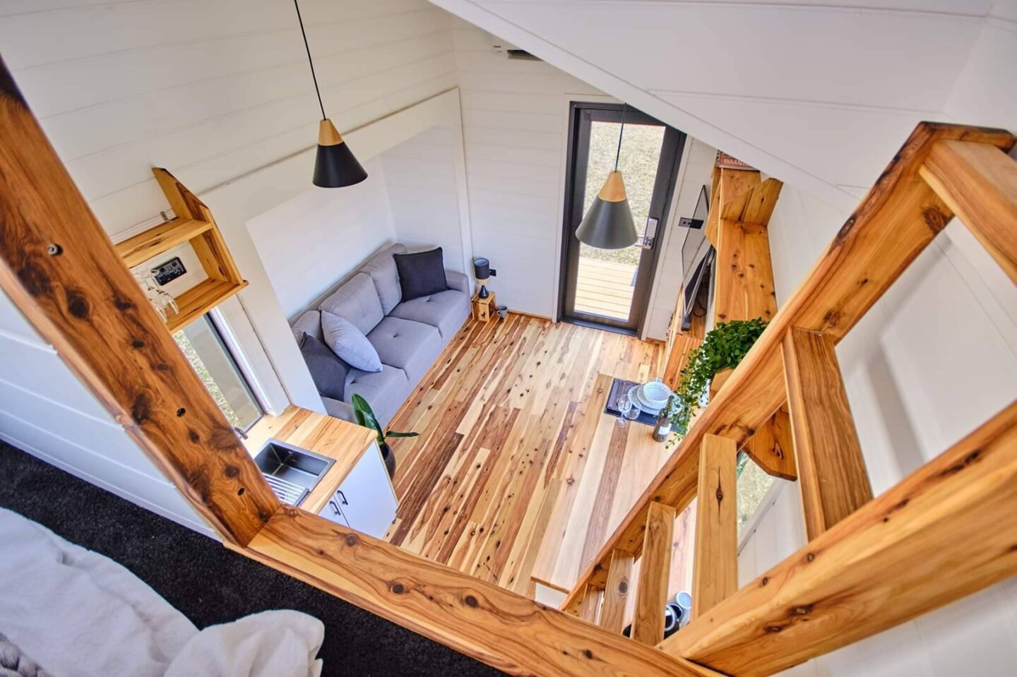 Australian tiny house builder Häuslein has added a couple of new models to its lineup, led by the compact Little Sojourner that uses a little creativity to offer owners some extra leg room