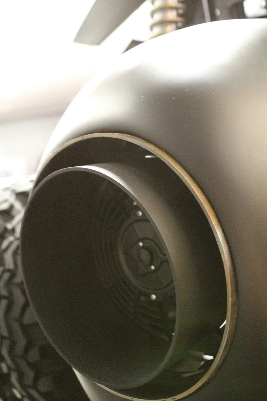 Fake afterburner mounted inside the custom designed cowl give the golf Tumbler that touch of Hollywood authenticity