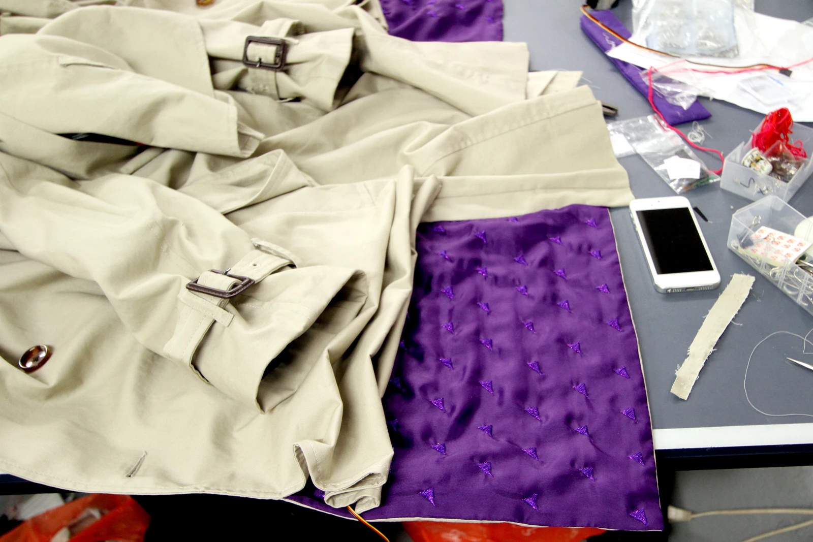 Servos in the hem of the jacket lift the coat to reveal a purple lining fitted with pulsing heart shaped LEDs (Photo: Hirsch & Mann)