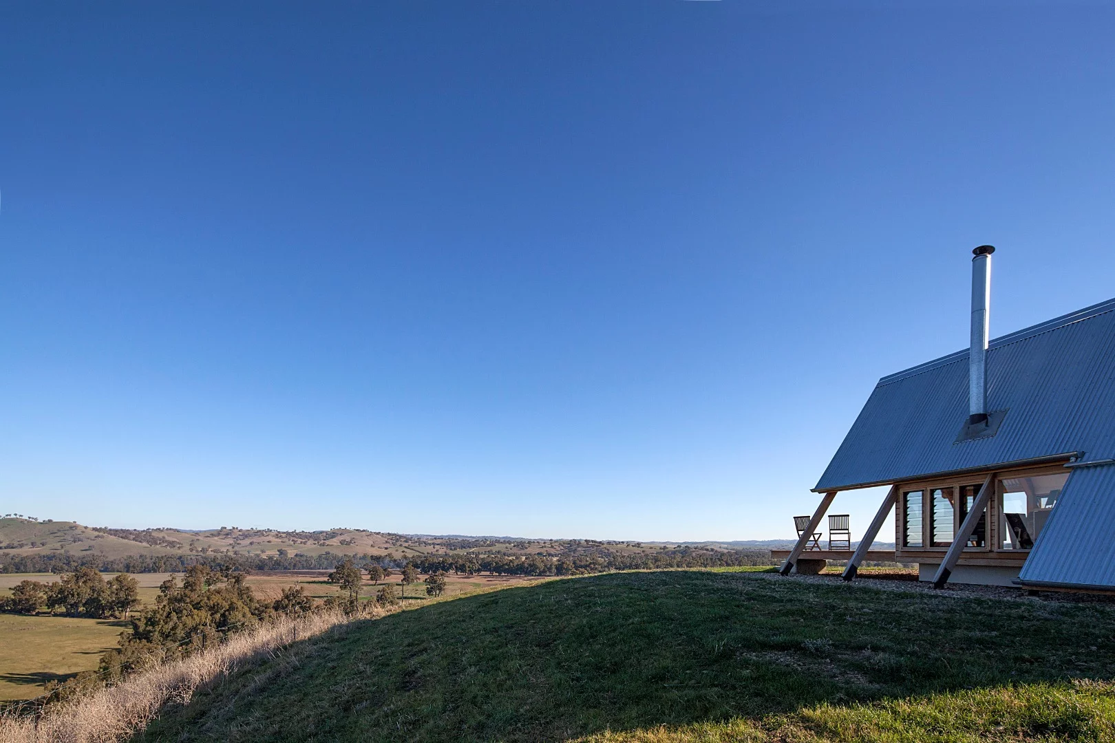 JR's Hut at the Kimo Estate is located around 12 km (7.5 mi) outside the town of Gundagai in rural Australia