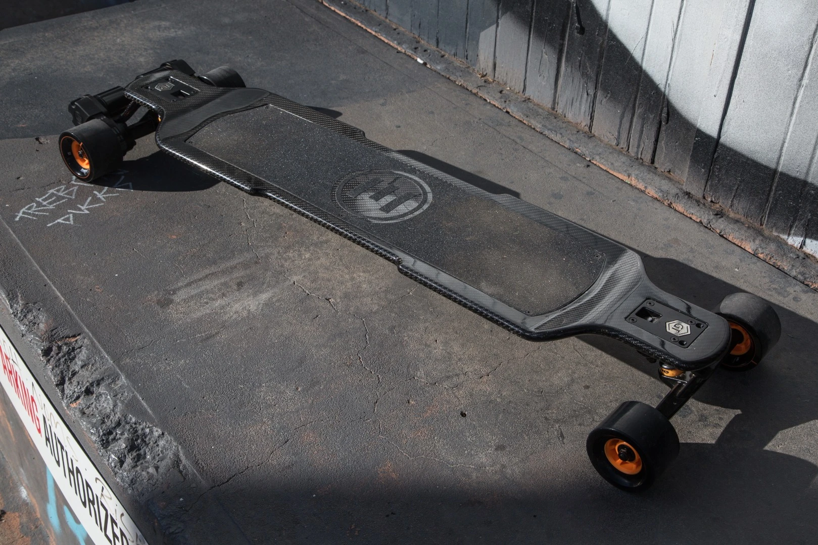 The Carbon GT tips the scales at just 7.9 kg (17.4 lb), or 9.5 kg (21 lb) with all-terrain tires attached