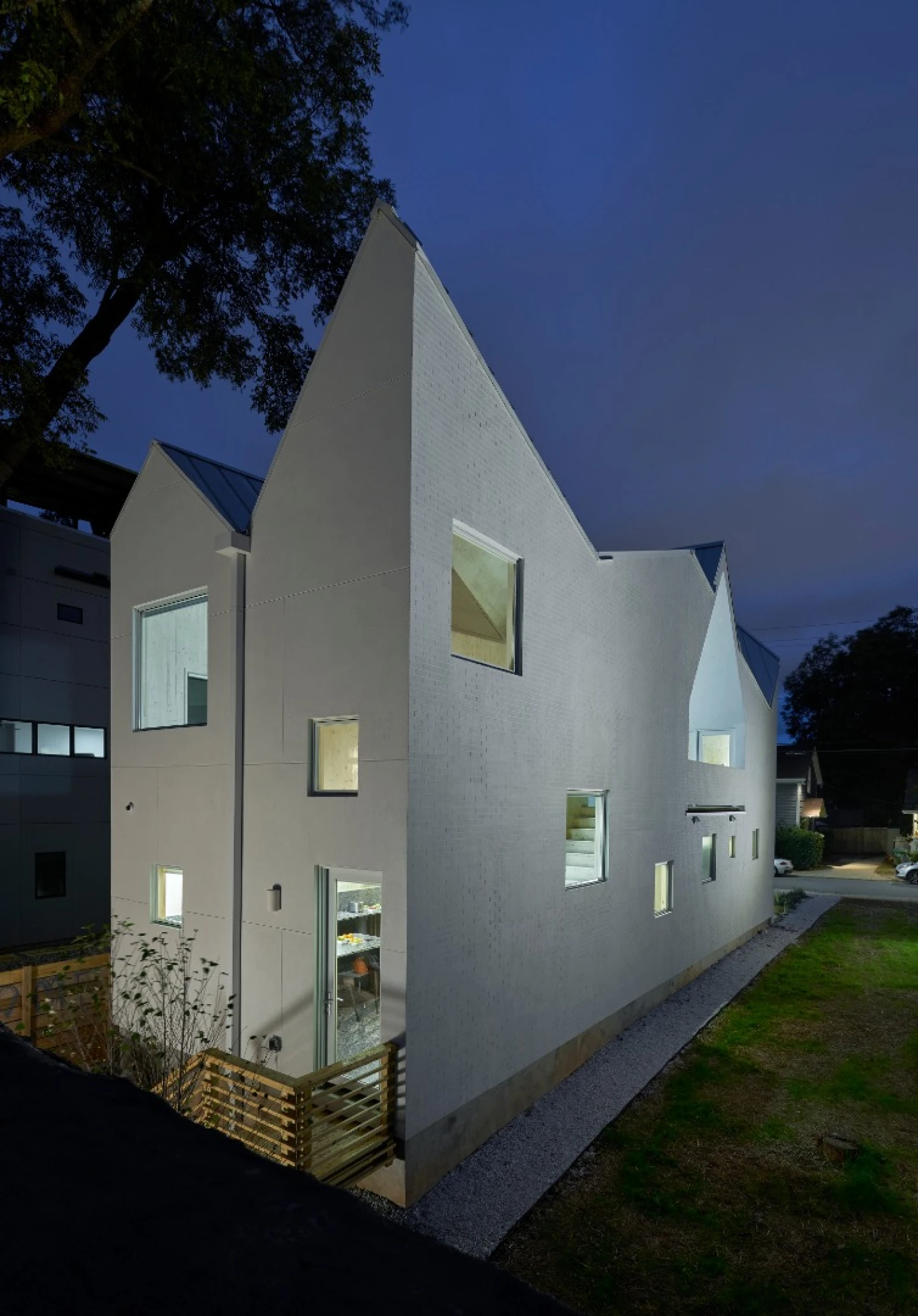 Six gable roofs inform interior layout of Haus Gables