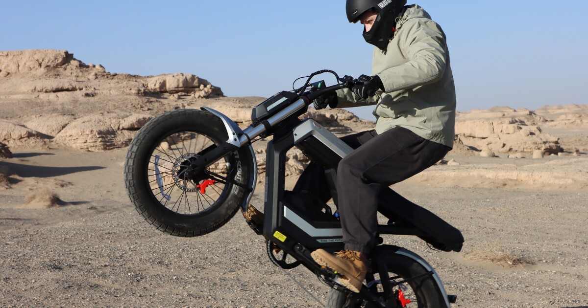 Futuristic AOTOS Flux X26 blends e-bike utility with e-moto performance