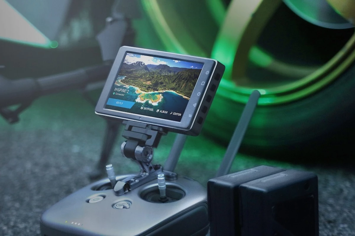 At CES this week, DJI unveiled the CrystalSky monitor, which shines with a brightness of 2,000 cd/ms2 to keep images clear in direct sunlight