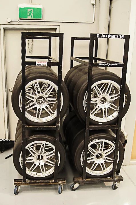 Dunlop supplies the control tire for V8 Supercars