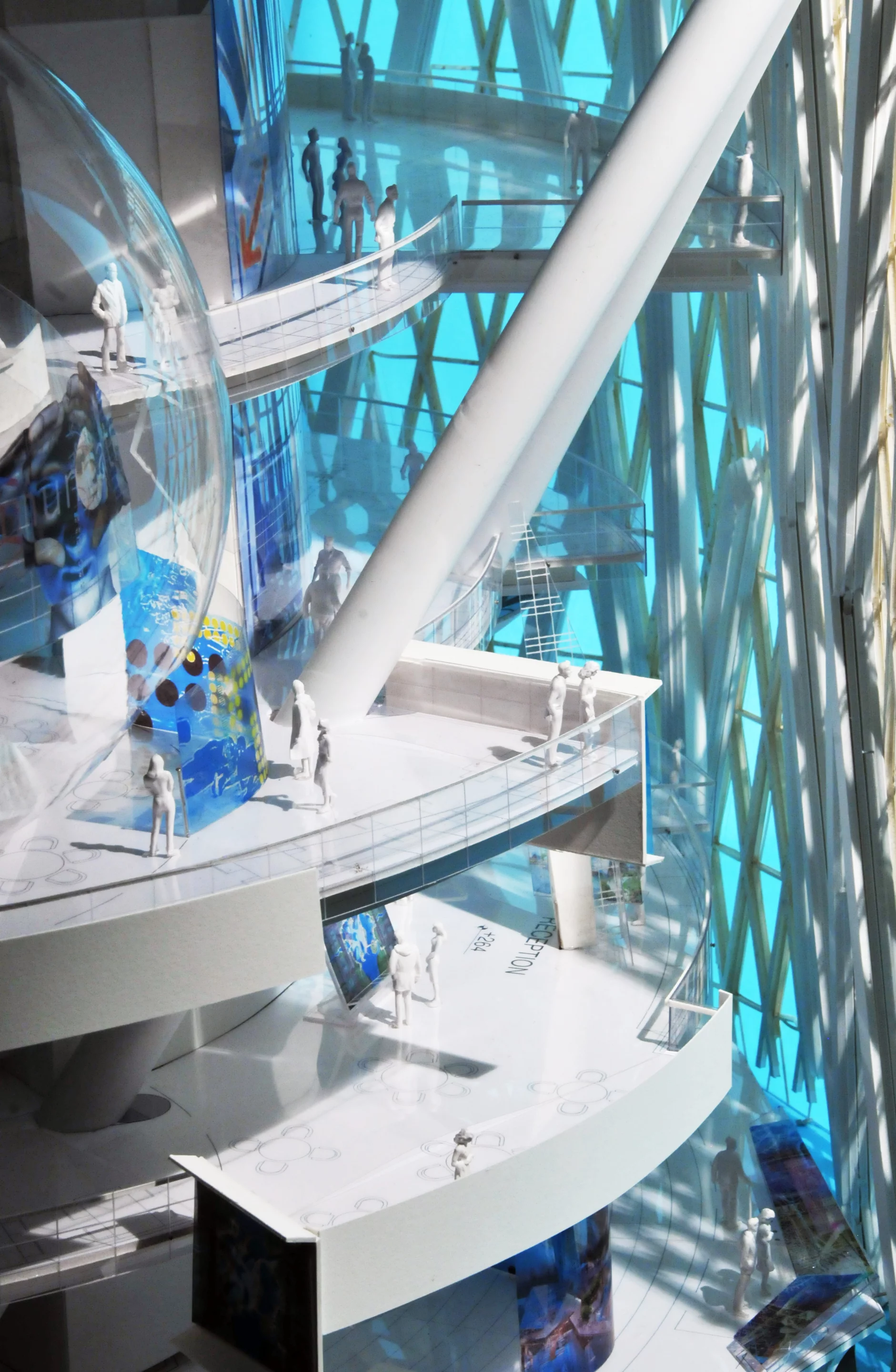 The tower will feature a series of mega-steel support braces, while also being divided into 28 meter (92 ft) long triangular modules
