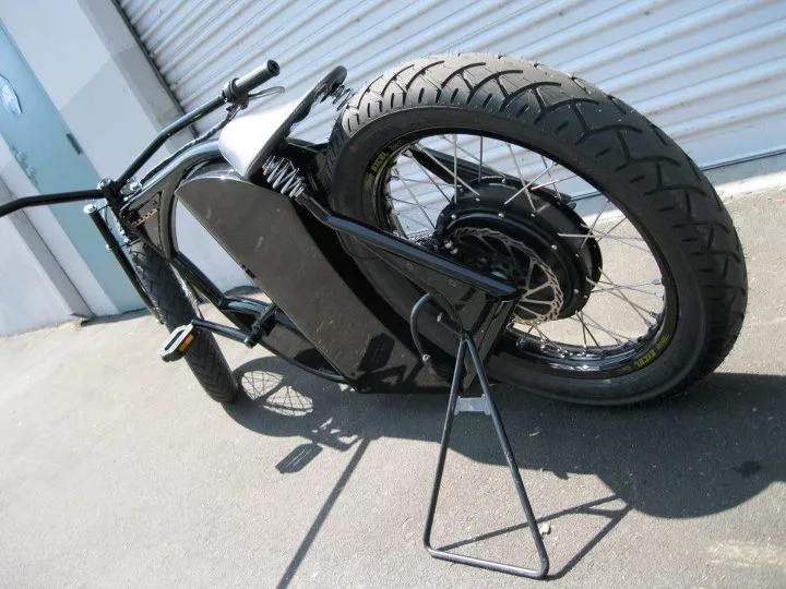 The M-1 features a mixture of motorcycle, bicycle, and custom-made components