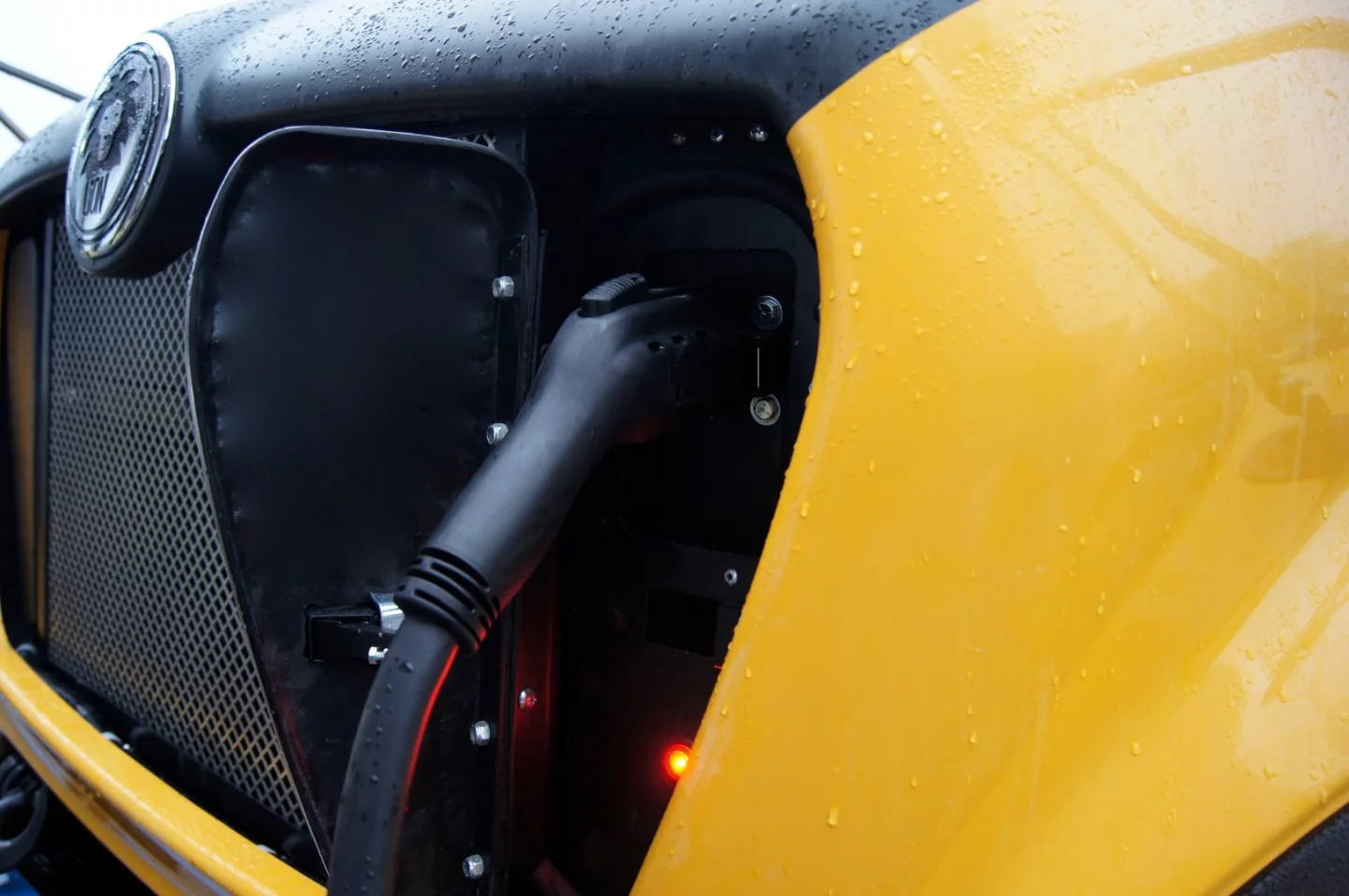 Charging the eLion batteries takes between 4 and 6.5 hours with the standard charger, and Lion plans to launch a fast charger later this year