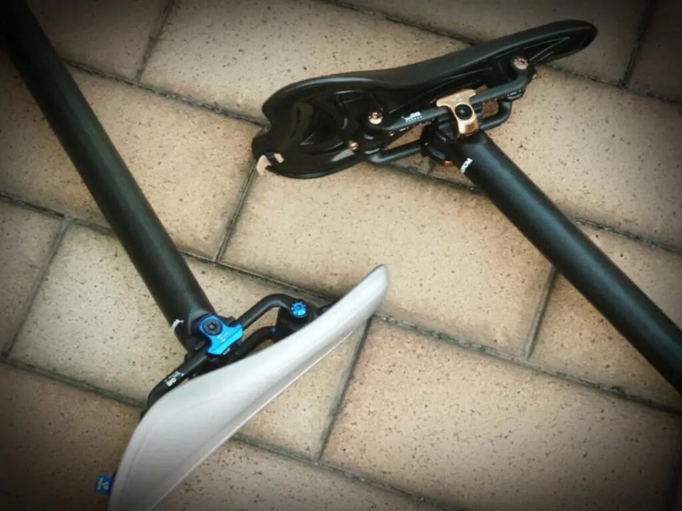 The Morgaw utilizes elastomer inserts that sit between the saddle rails and the saddle itself, both in the front and back