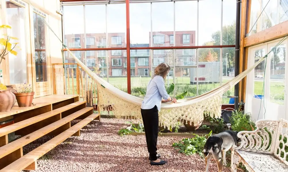 The interior temperature of CHiBB is controlled by simply opening operable windows