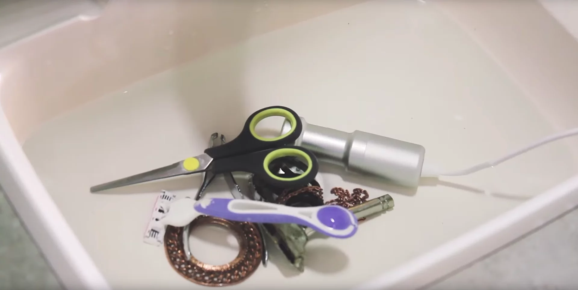 The Sonic Soak team says the device can be used to clean personal hygiene items like toothbrushes and razors, as well as other household tools like scissors