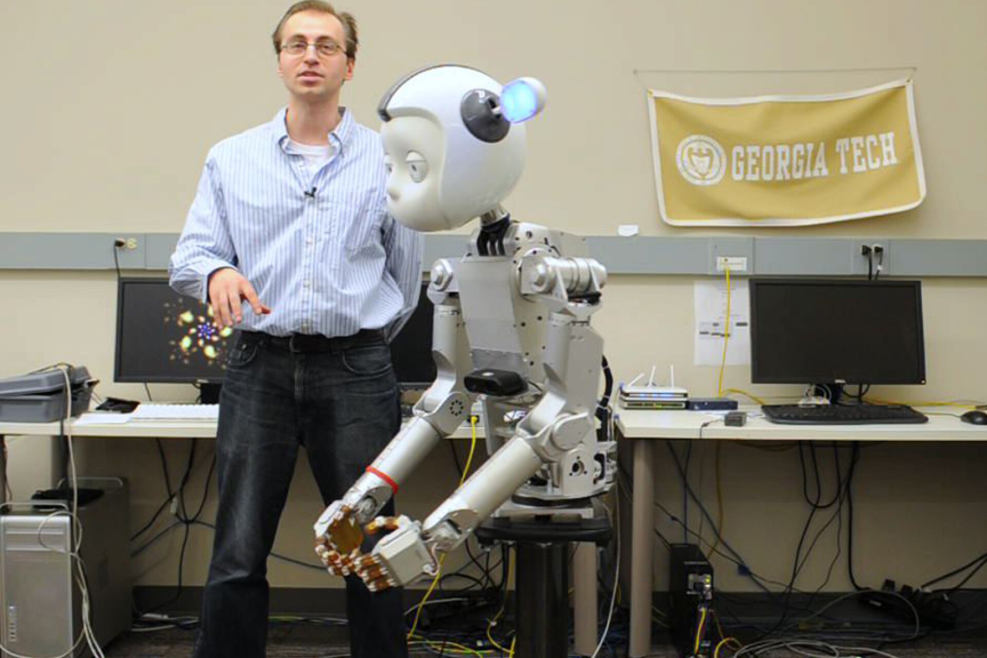 Танец робота видео. Робот гуманоид амека. Танец робота. Move like a robot. Экзоскелет для грузчиков.