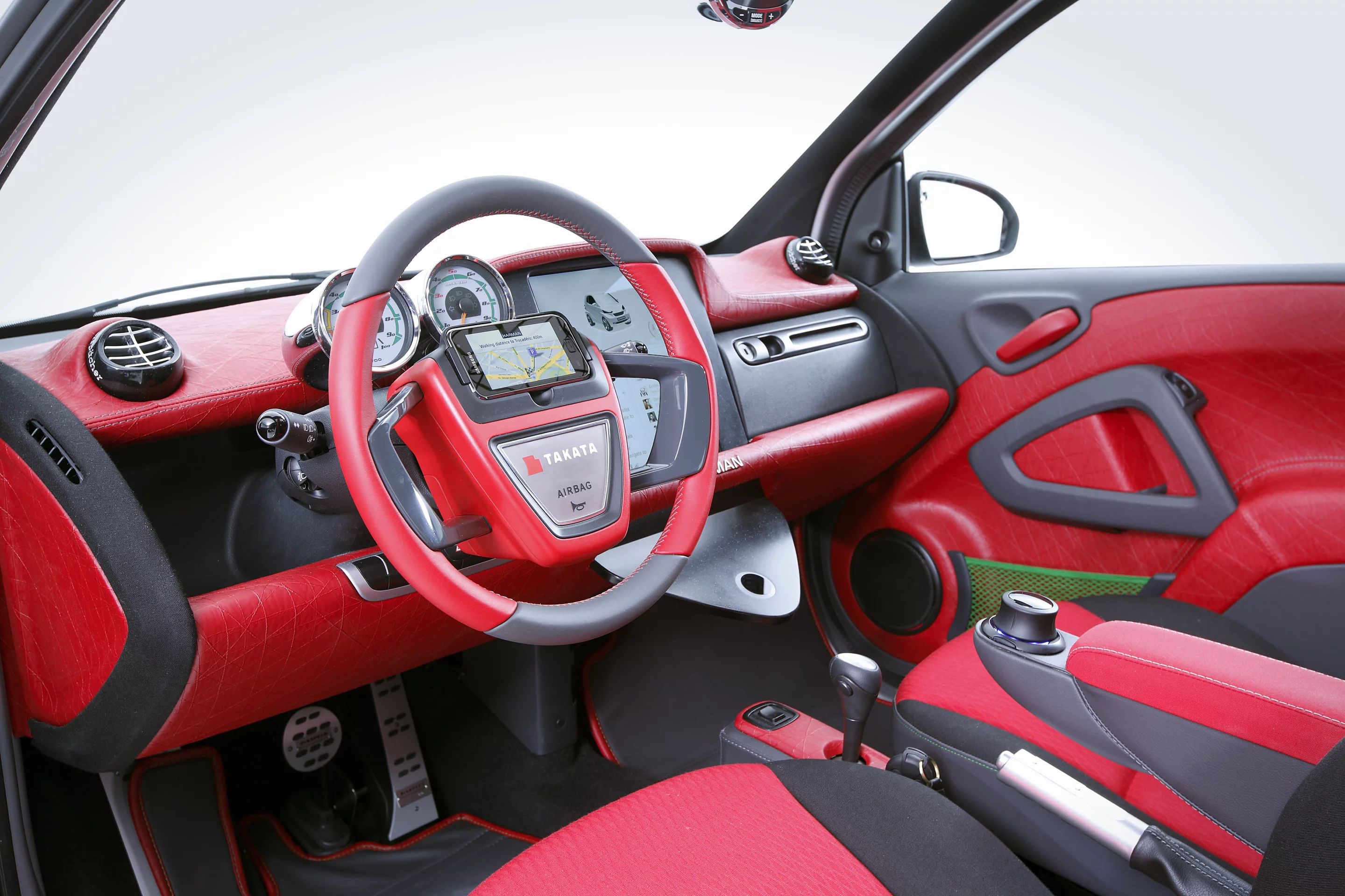 The steering wheel features a smartphone dock