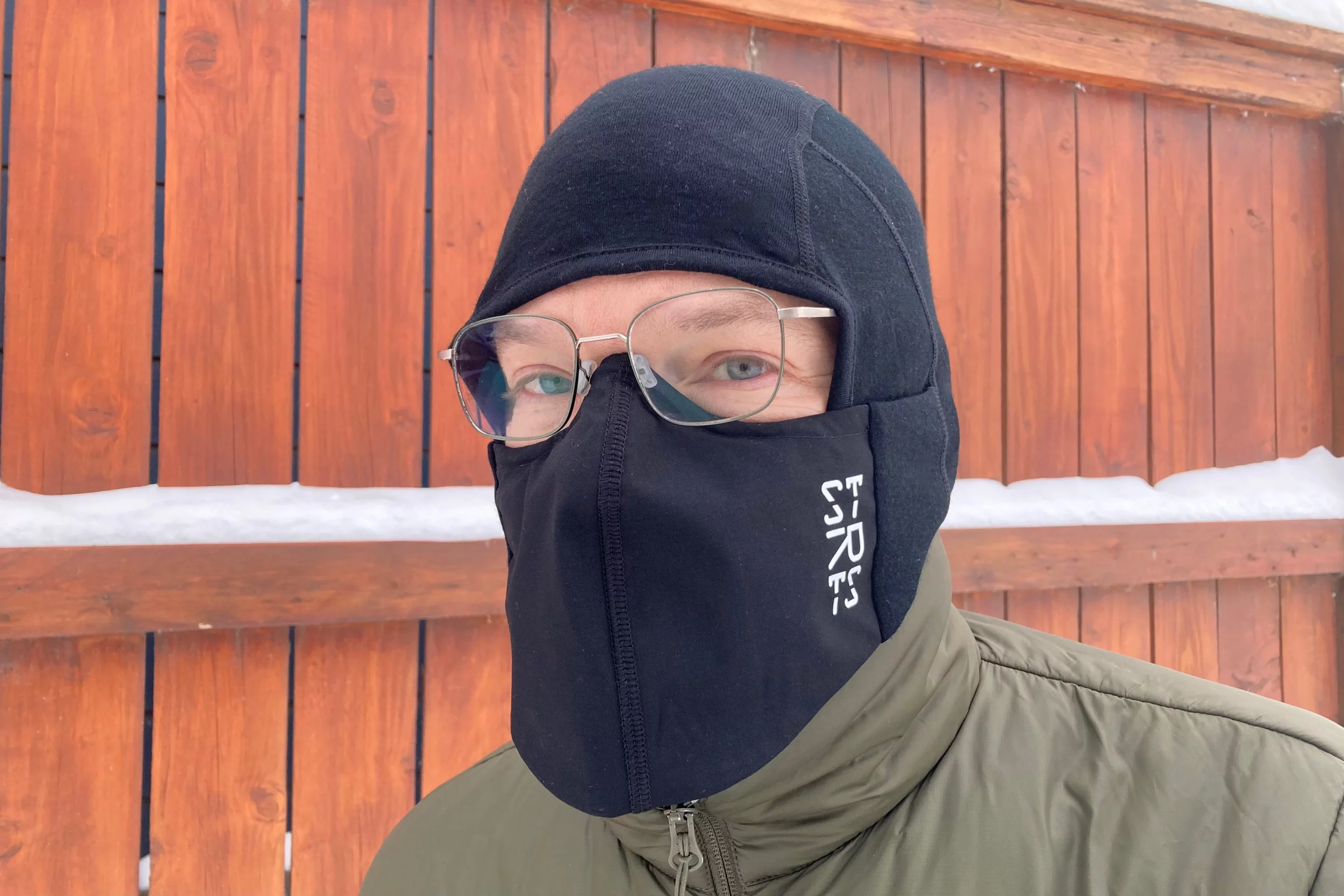 The Stratus Balaclava diverts your exhaled breath away from your eyewear, preventing it from fogging