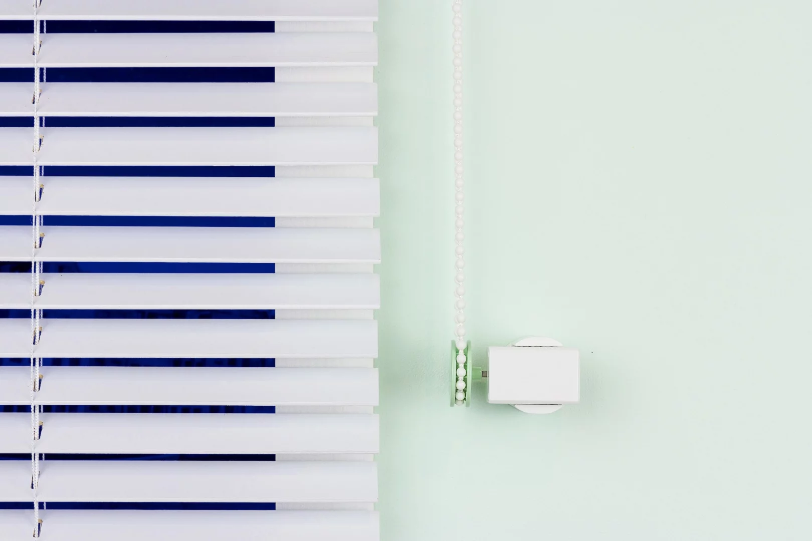 The companion app can be used to set the time that a Smartians actuator opens or closes window blinds