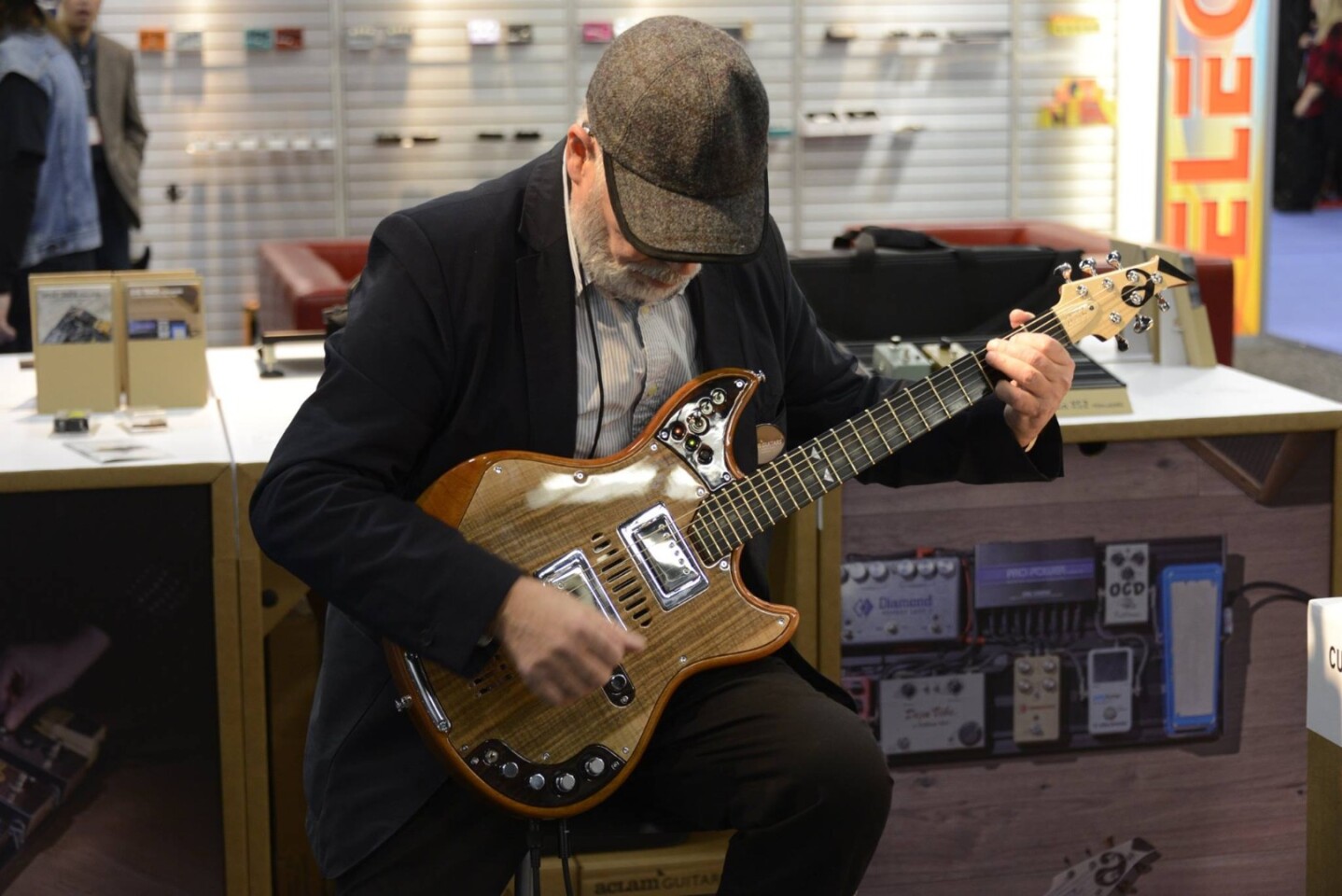 Aclam Guitars CEO Jordi Canivel with the 20:14 guitar