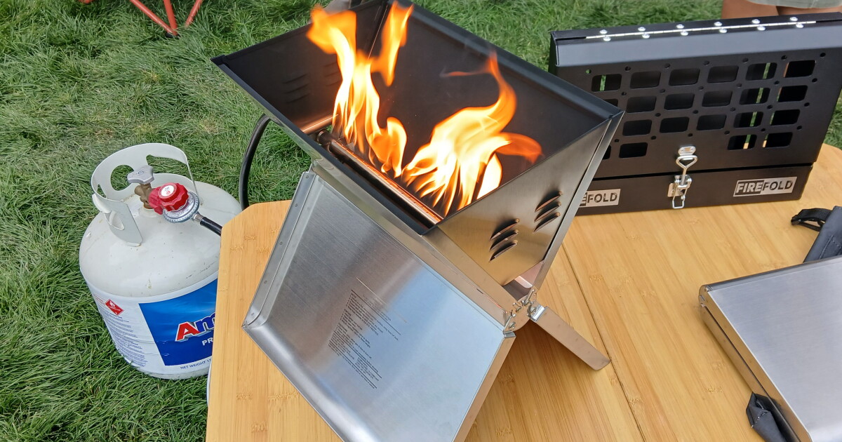 Ultradünne Feuerschale, die sich wie ein Laptop verpacken lässt und auch ...