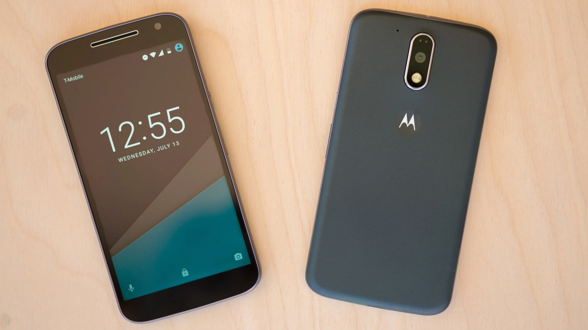Moto G4 (left), with the Moto G4 Plus