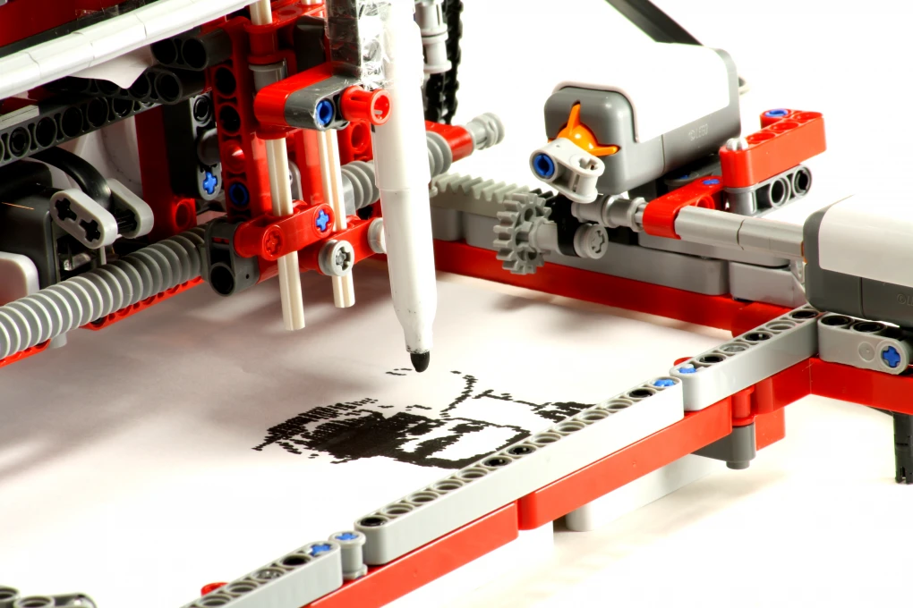 The PriNXT employs three motors to control the motion of a felt tip pen