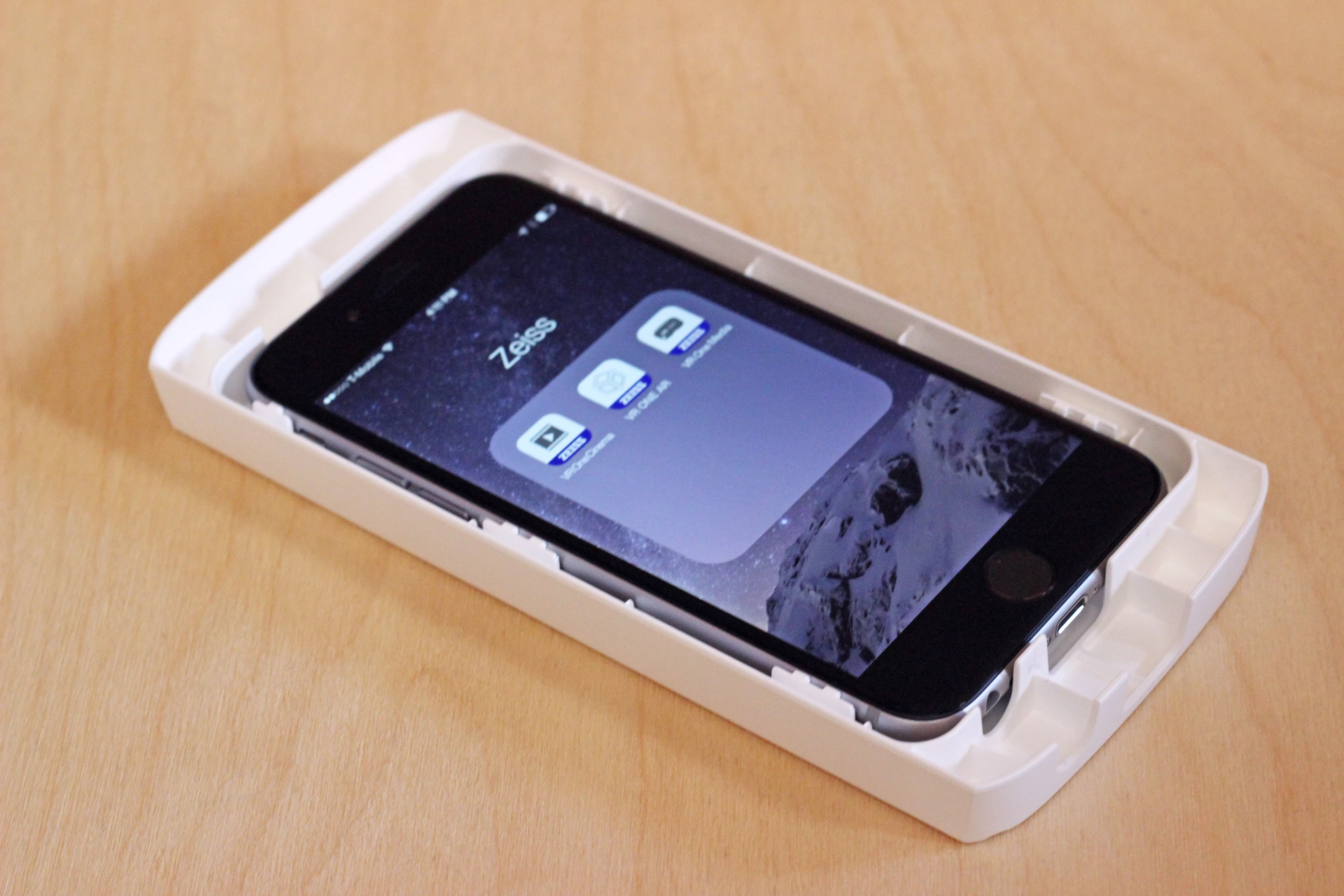iPhone 6 in tray (Photo: Will Shanklin/Gizmag.com)