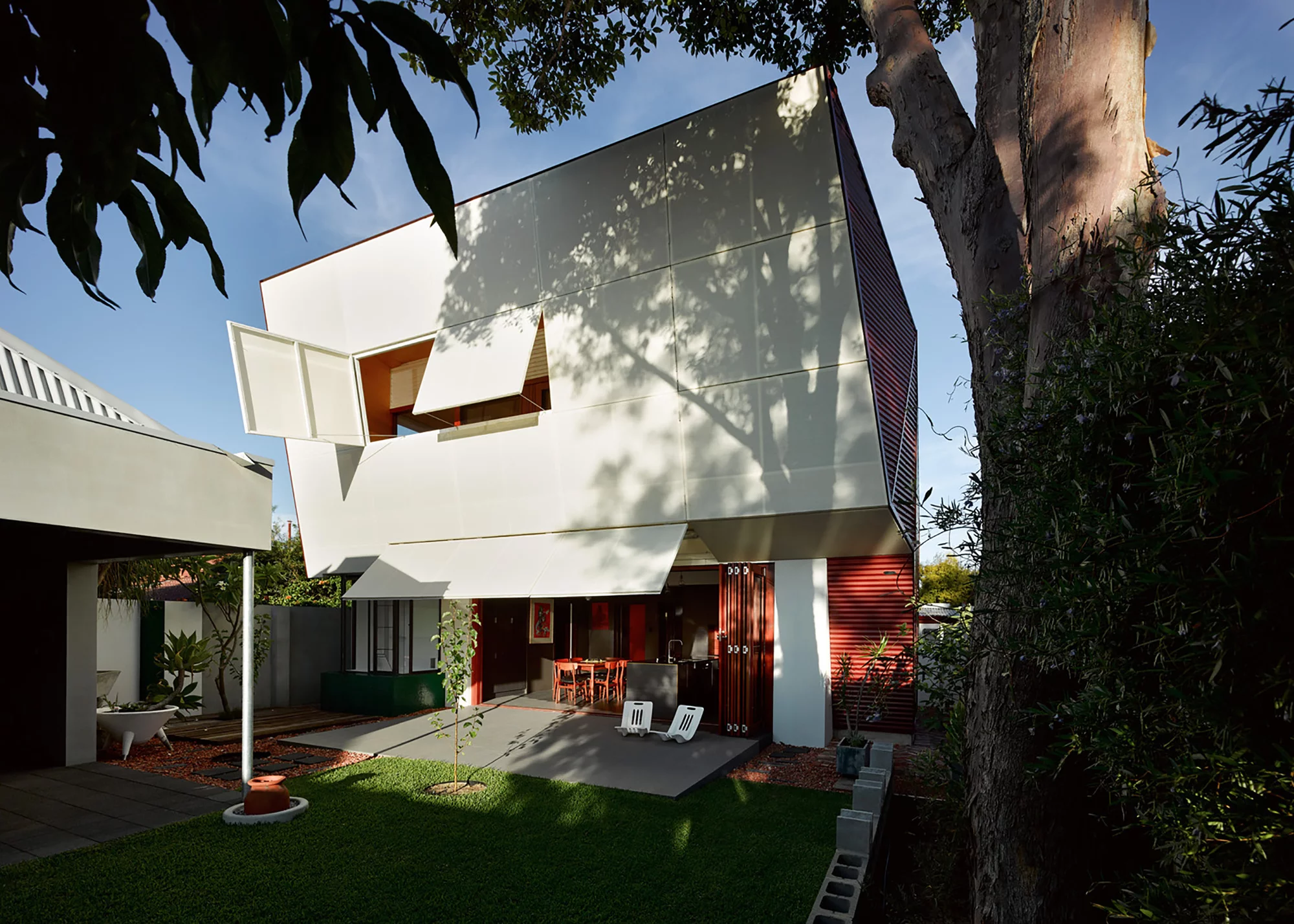 Thanks to its proving the efficacy of renovating older, less-efficient Australian homes into energy-efficient modern dwellings, Casa 31_4 Rooms House will be briefly opened as a show house this May (Photo: Peter Bennetts)