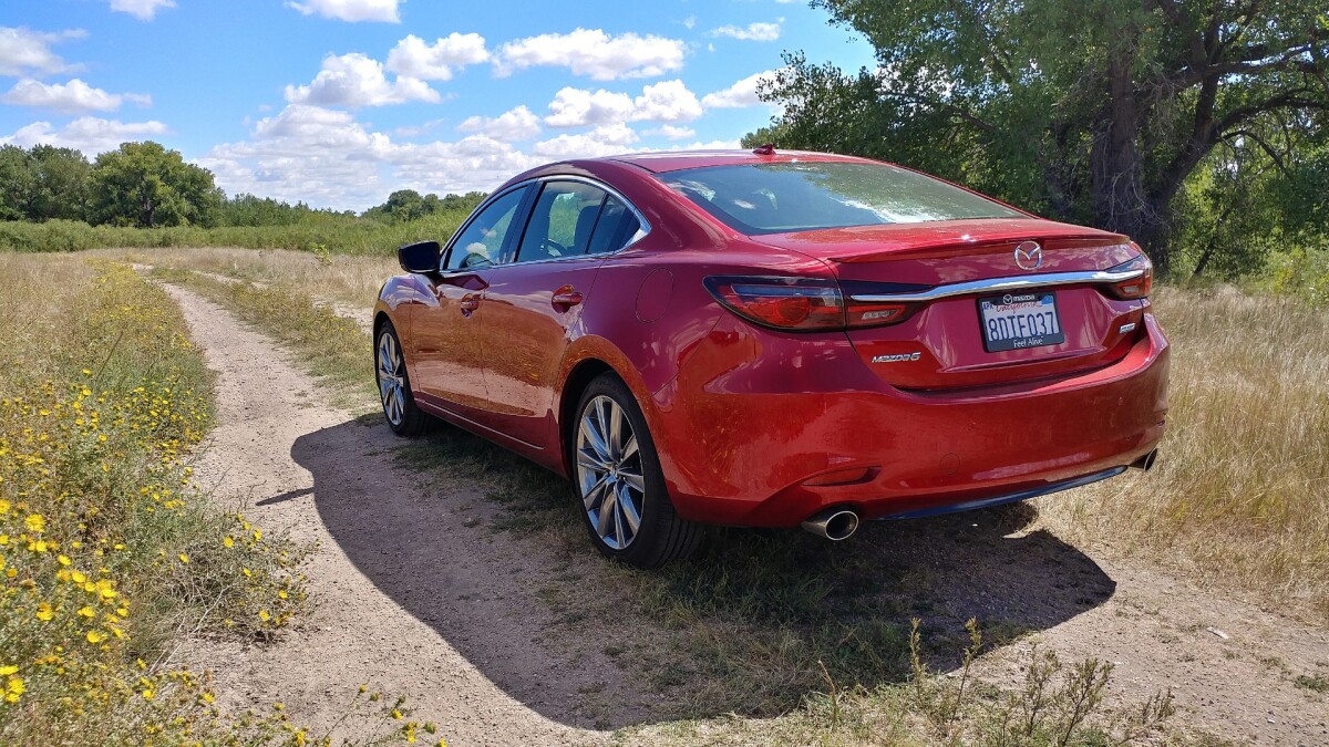 The 2018 Mazda6 offers a good daily drive quality and good fuel economy ratings at 26 mpg in the city and 35 mpg on the highway